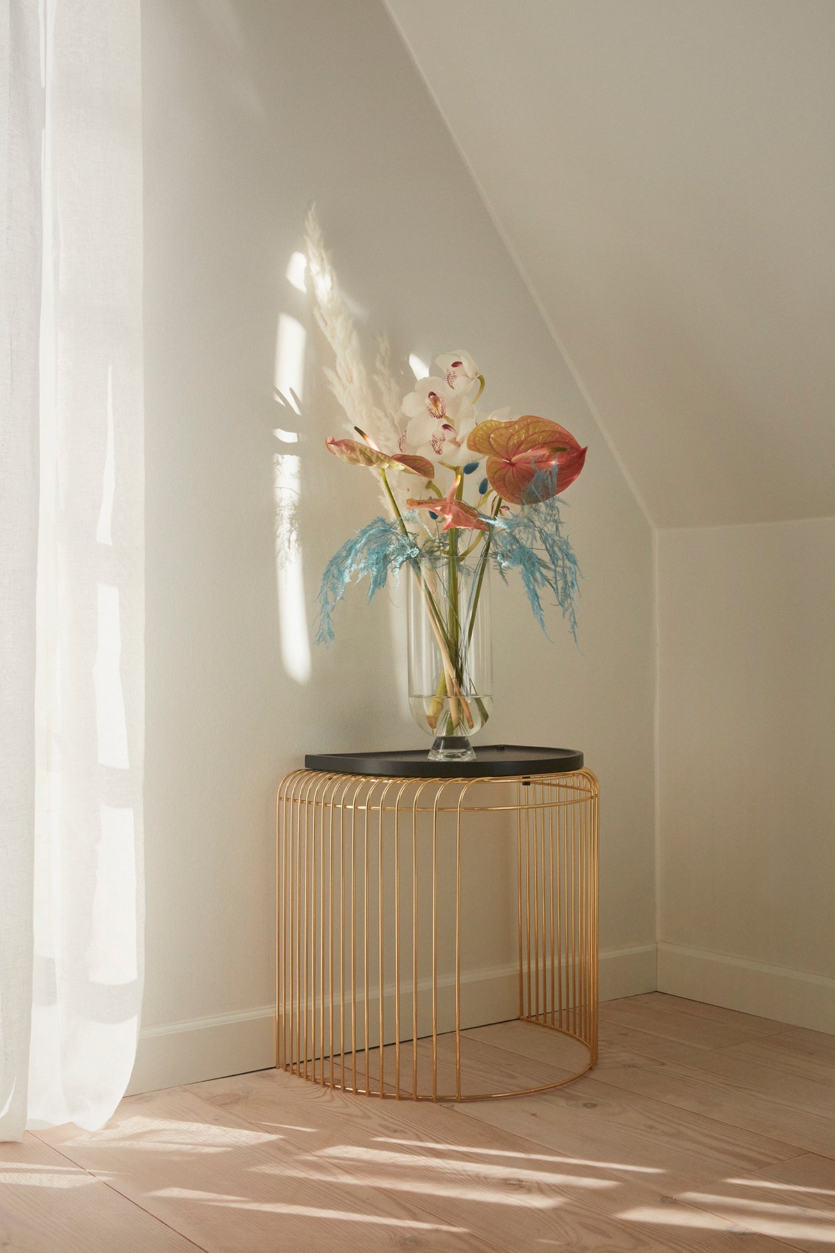 
Tavolino di design “Curva” - Oro