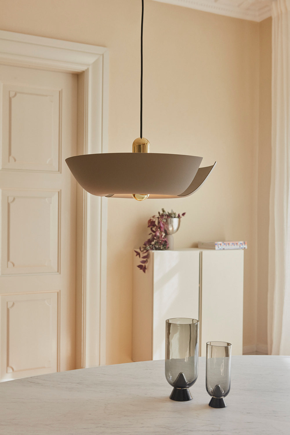 
Designer pendant lamp "Cycnus" Ø 30 cm - Taupe
