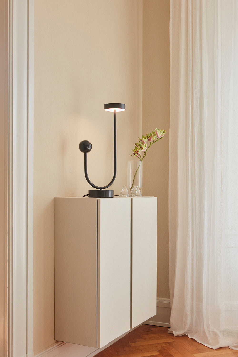 
Lampada da tavolo LED di design «Grasil» con base in marmo