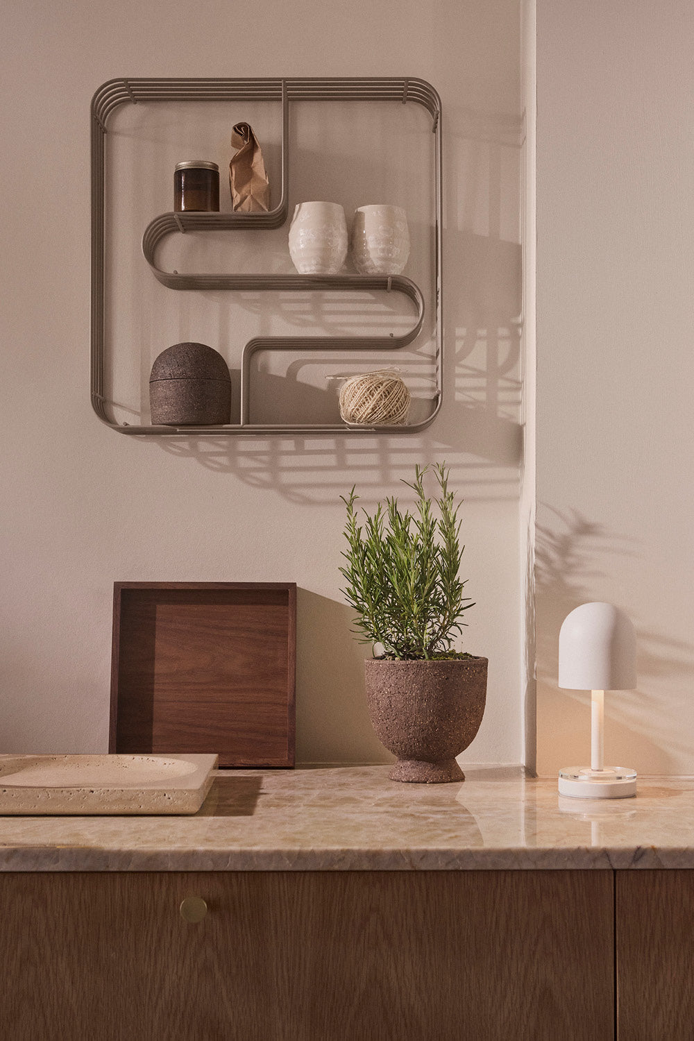 
Étagère murale design « Curva », Small - Taupe