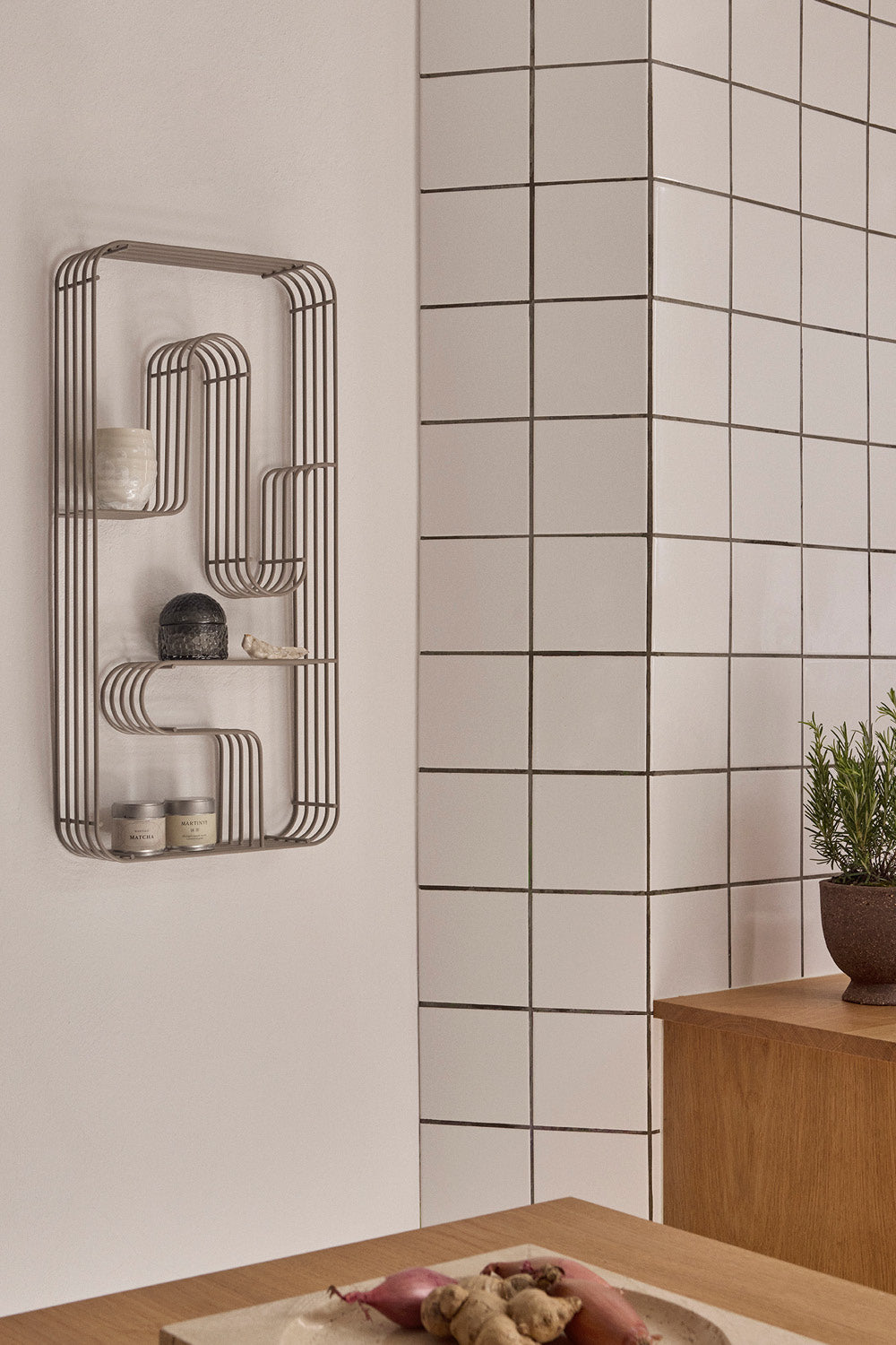 
Étagère murale design « Curva », grande - Taupe