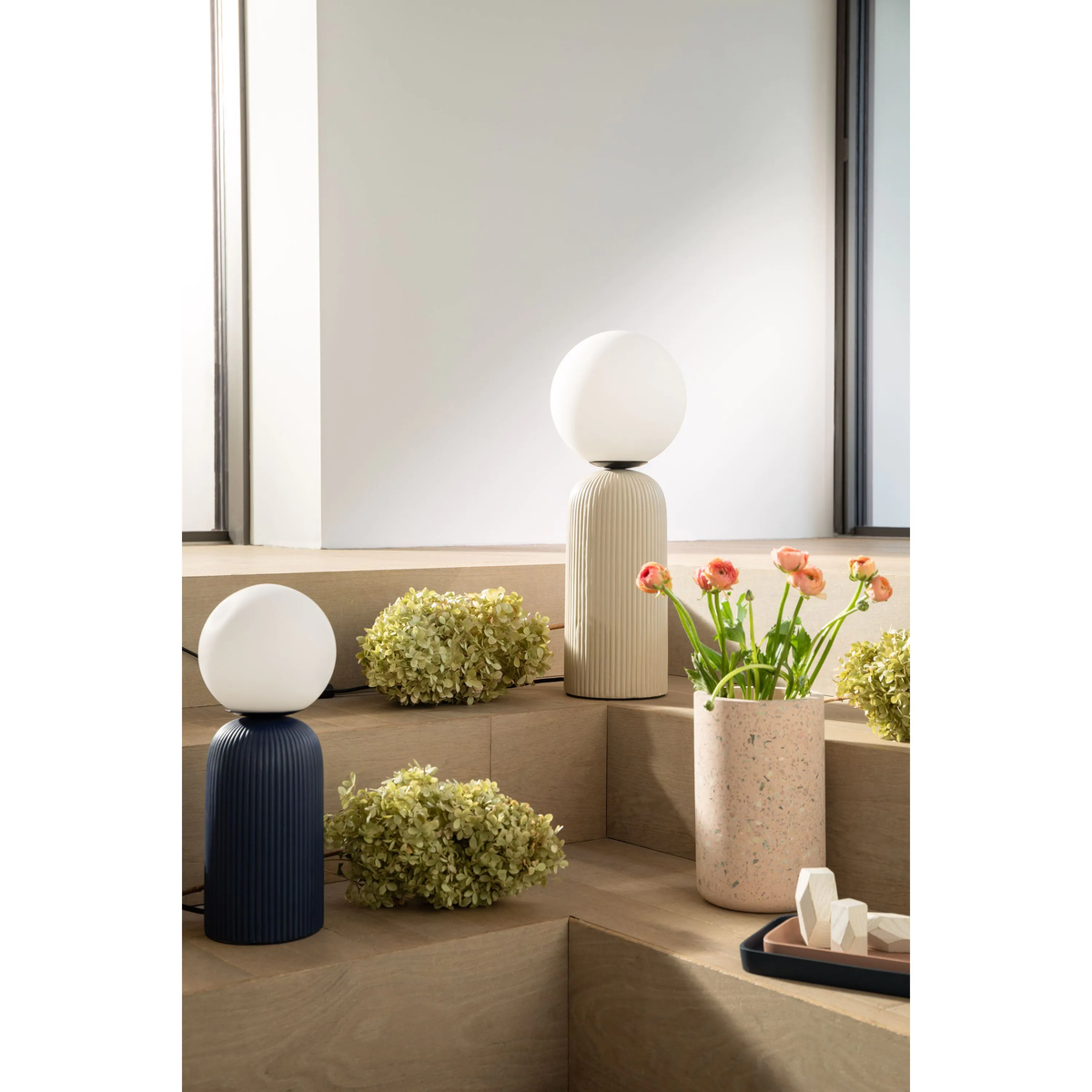 
Lampada da tavolo di design «Dash» con base in ceramica, Ø 20 x 53 cm, beige