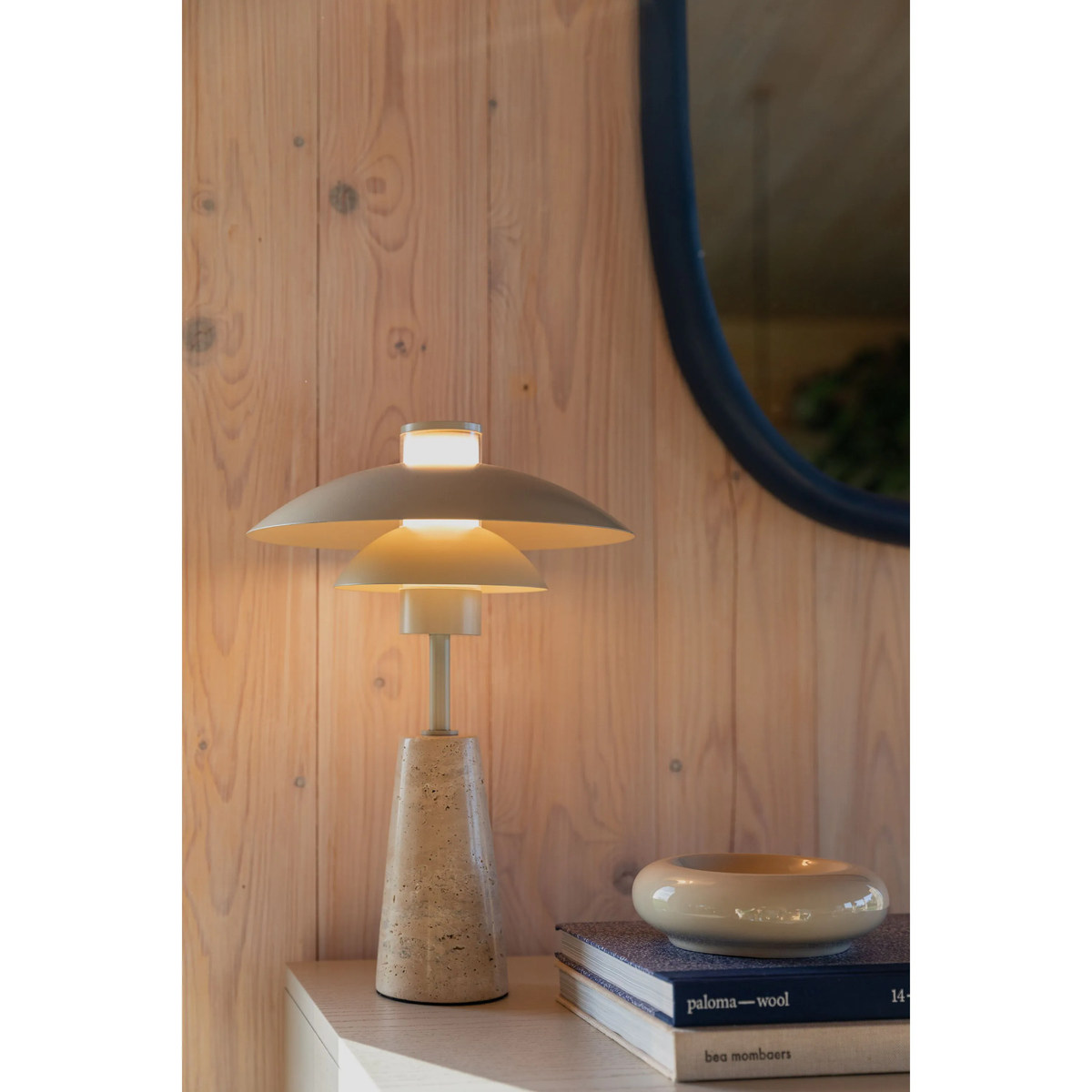 
Lampada da tavolo di design «Cole» con base in travertino