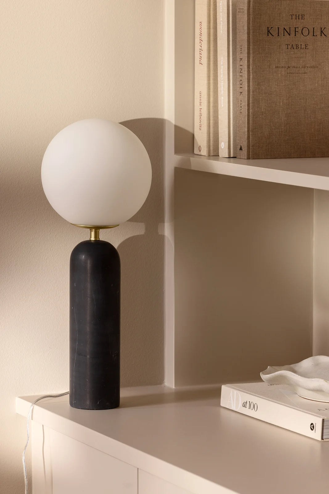 
Grande lampada da tavolo di design „Torrano“ con base in marmo - marmo nero