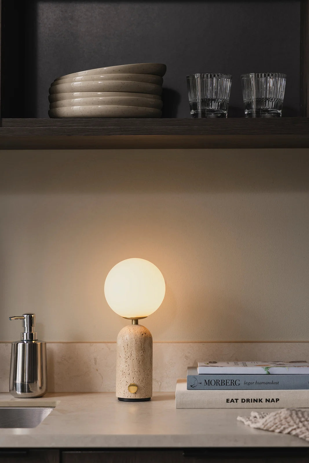 
Lampe de table design à LED portable « Torrano » avec socle en marbre - Travertin