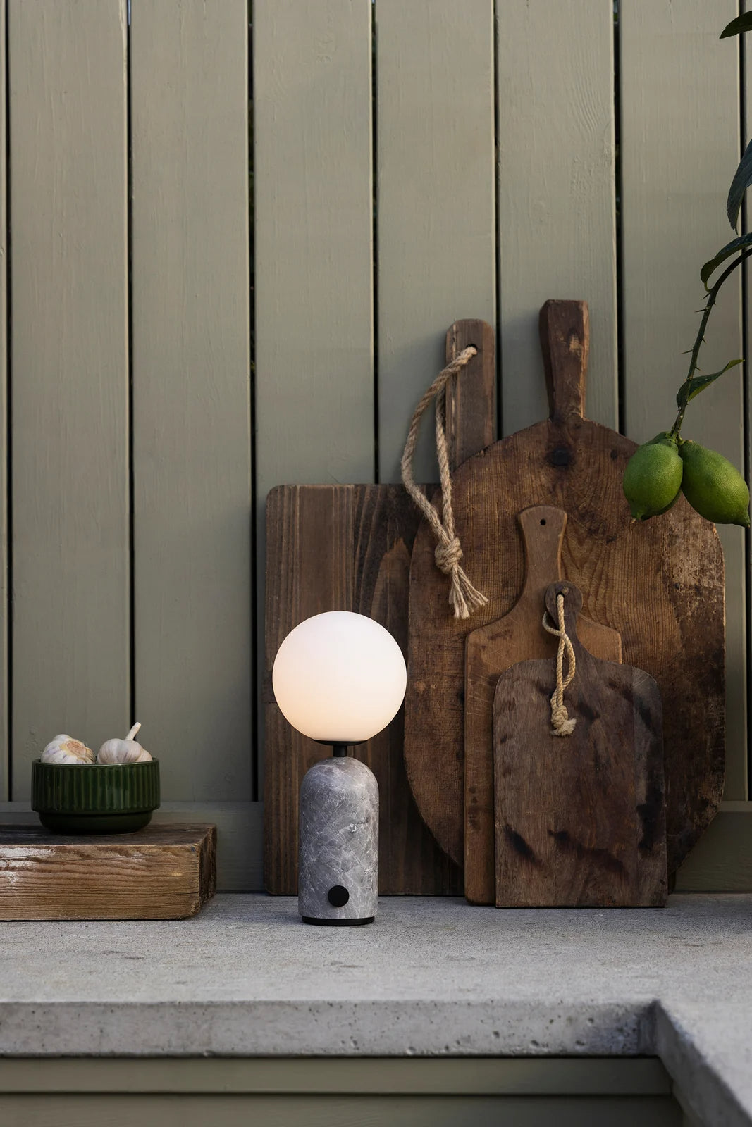 
Lampe de table design à LED portable « Torrano » avec socle en marbre - marbre gris