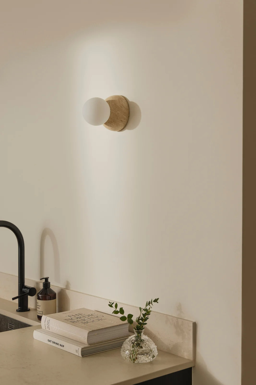 
Lampe murale et plafonnier design « Torrano » avec base en marbre - Travertin