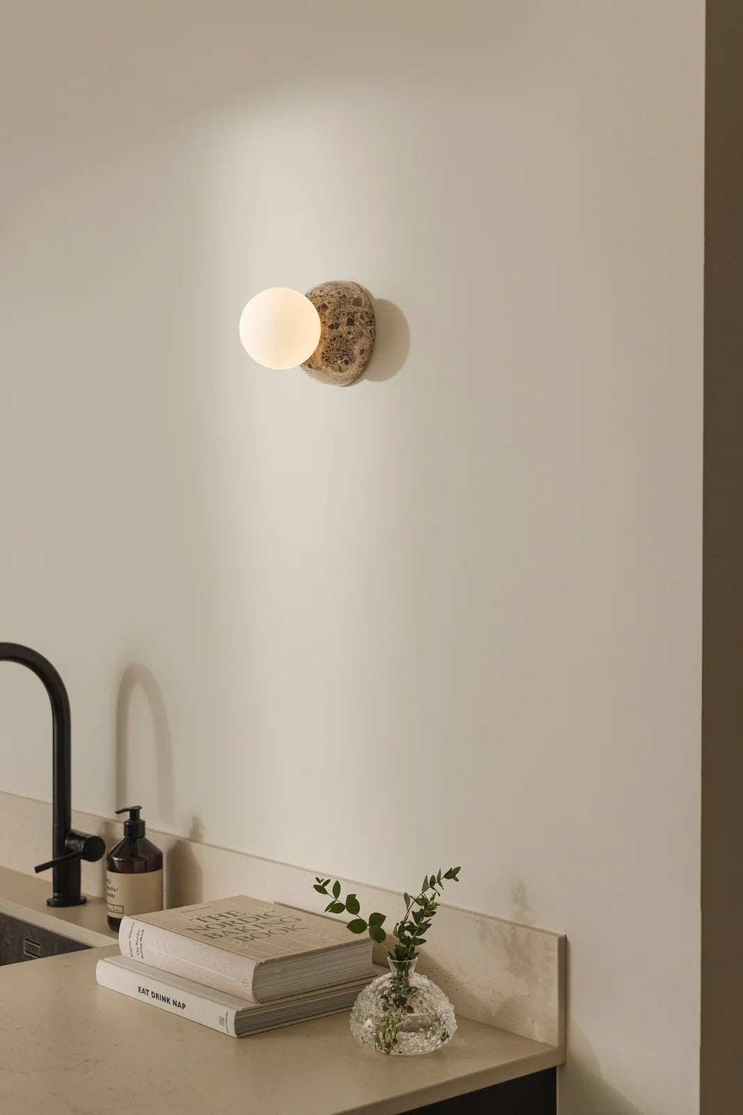 
Lampe murale et plafonnier design « Torrano » avec base en marbre - marbre brun