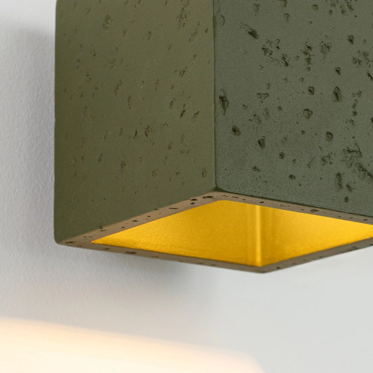 
Design Wandlampe „Quad“ - Olivgrün