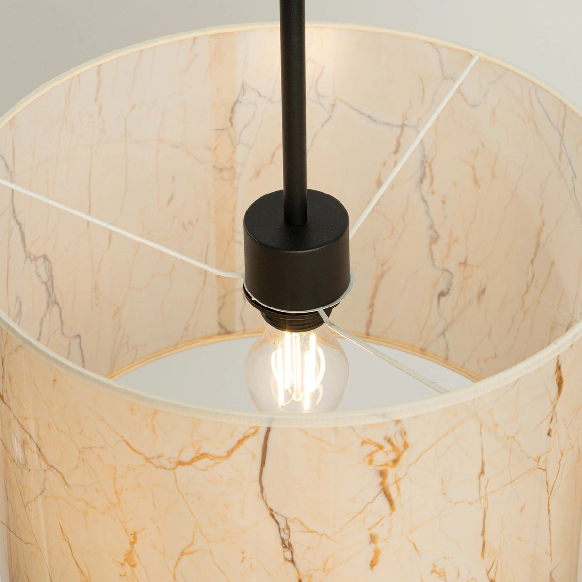 
Lampada a sospensione di design „Nevia“ - Marmo beige/Nero