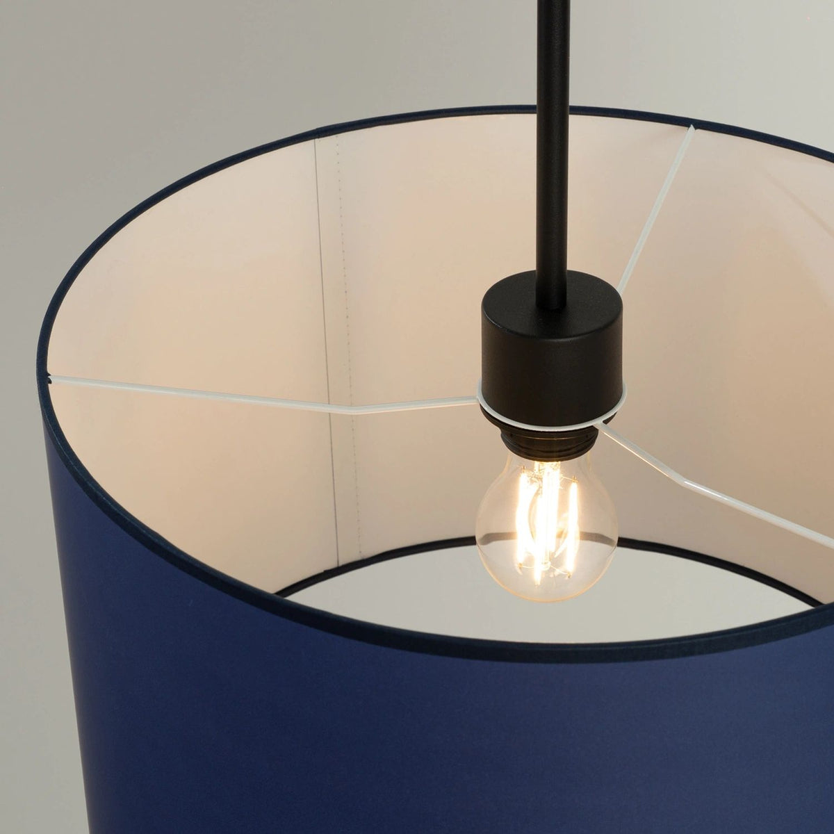 
Lampada a sospensione di design „Nevia“ - Blu navy/Nero