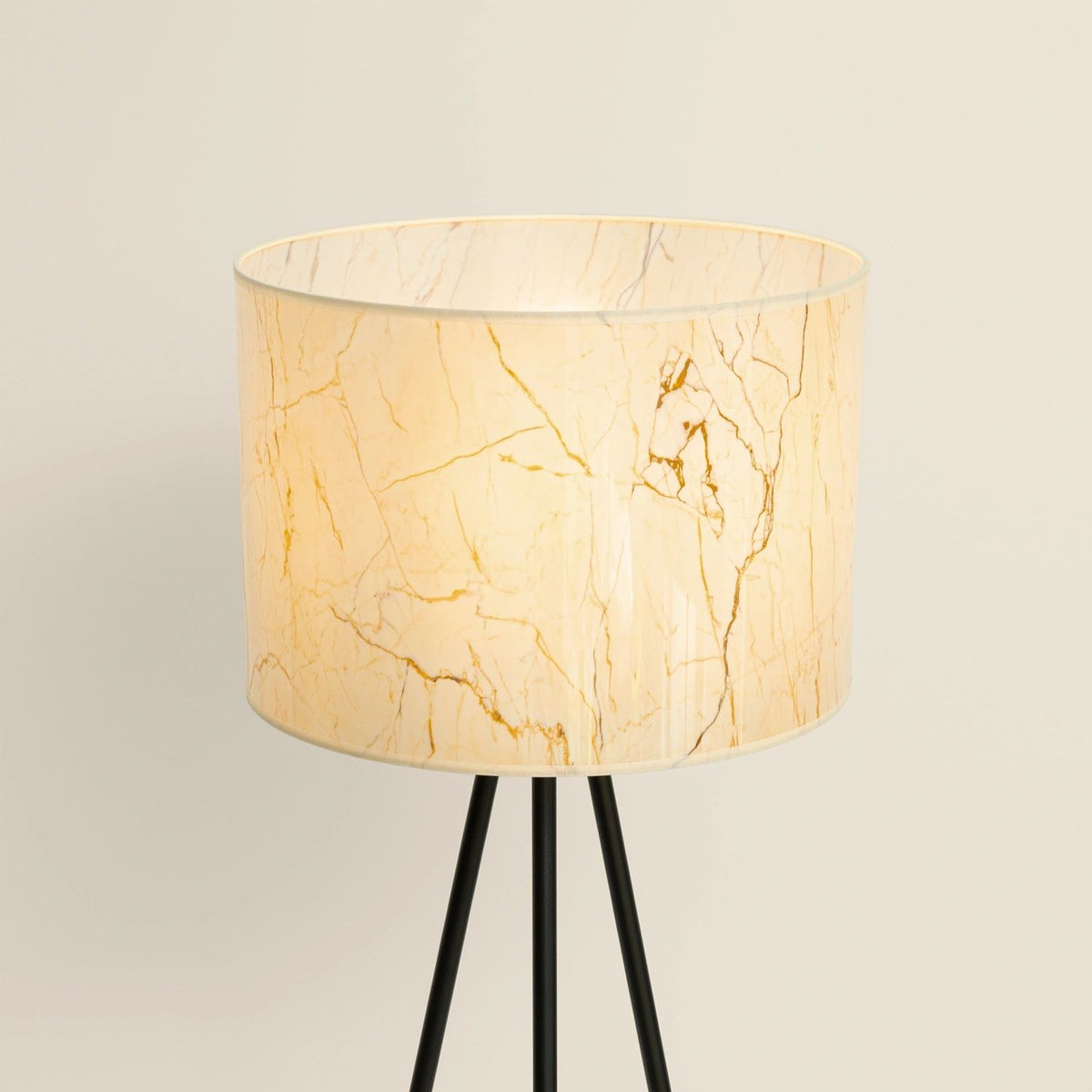 
Design Stehlampe „Nevia“ - Beiger Marmor/Schwarz