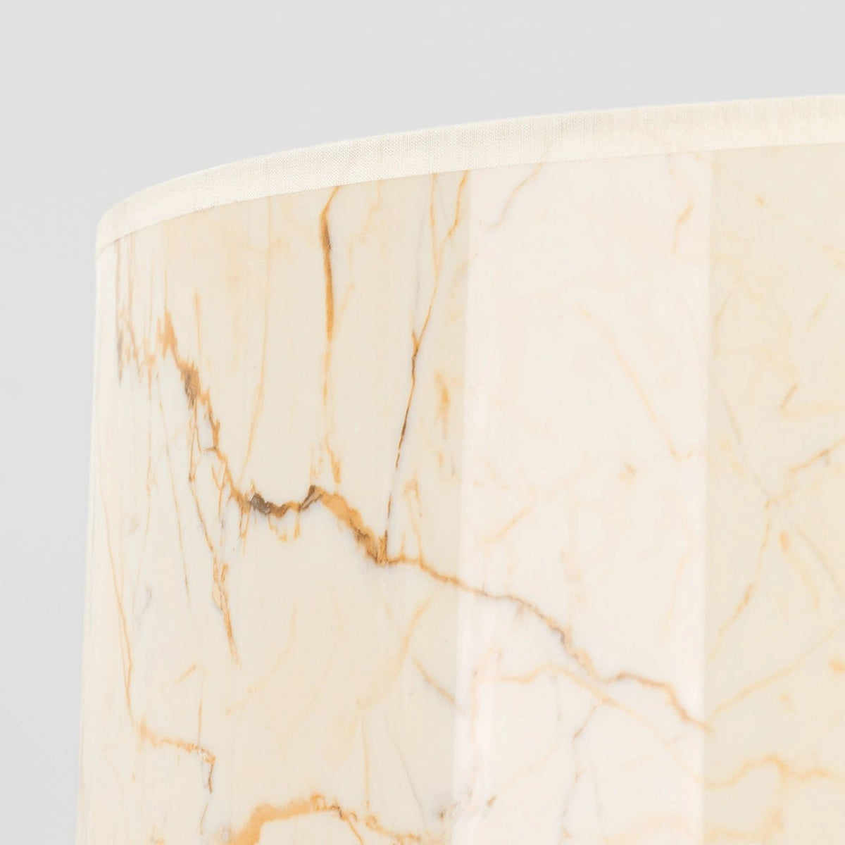 
Design Stehlampe „Nevia“ - Beiger Marmor/Schwarz