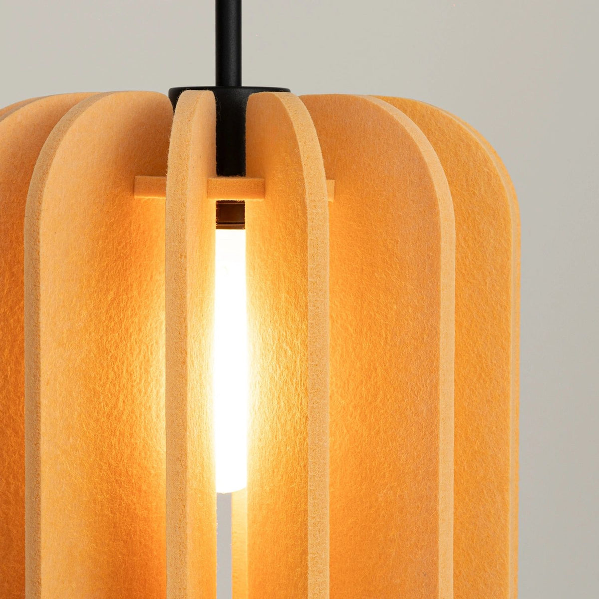 
Lampada a sospensione di design „Mula“ - Giallo/Nero / Ø 27 cm