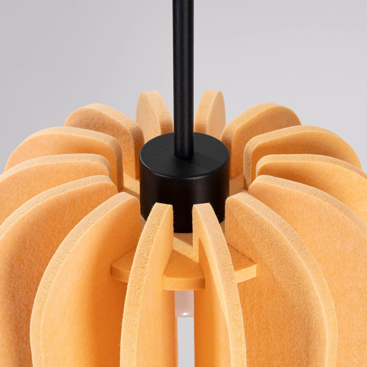 
Lampada a sospensione di design „Mula“ - Giallo/Nero / Ø 27 cm