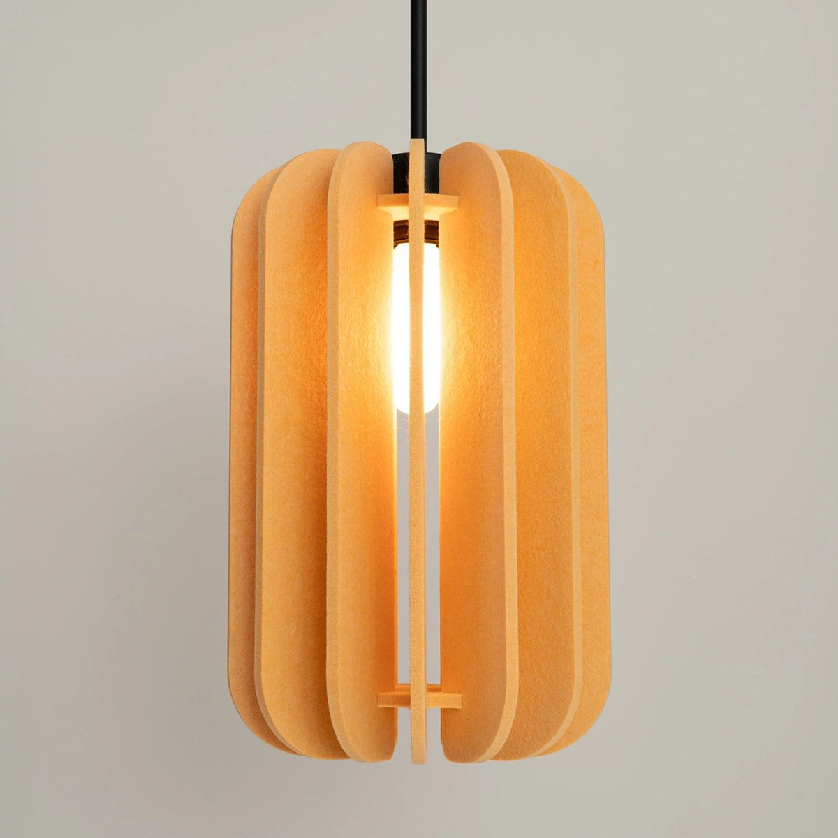 
Lampada a sospensione di design „Mula“ - Giallo/Nero / Ø 27 cm