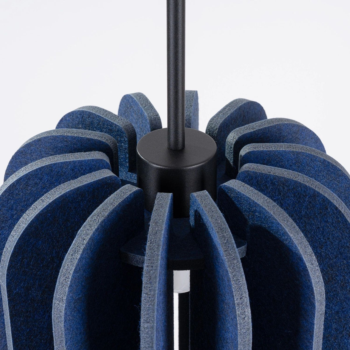 
Lampada a sospensione di design „Mula“ - Blu navy/Nero / Ø 27 cm