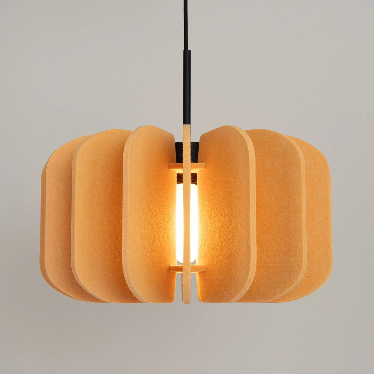 
Lampada a sospensione di design „Mula“ - Giallo/Nero / Ø 45 cm