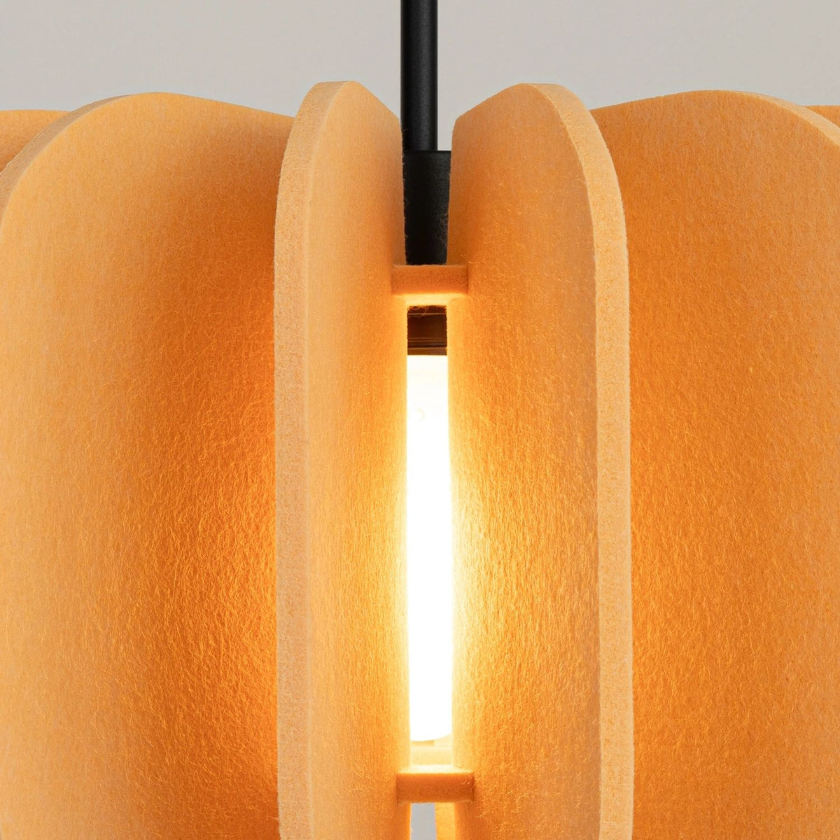 
Lampada a sospensione di design „Mula“ - Giallo/Nero / Ø 45 cm