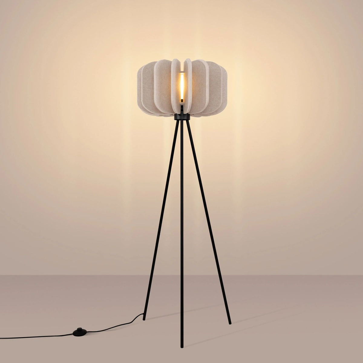 
Design Stehlampe „Mula" - Beige/Schwarz
