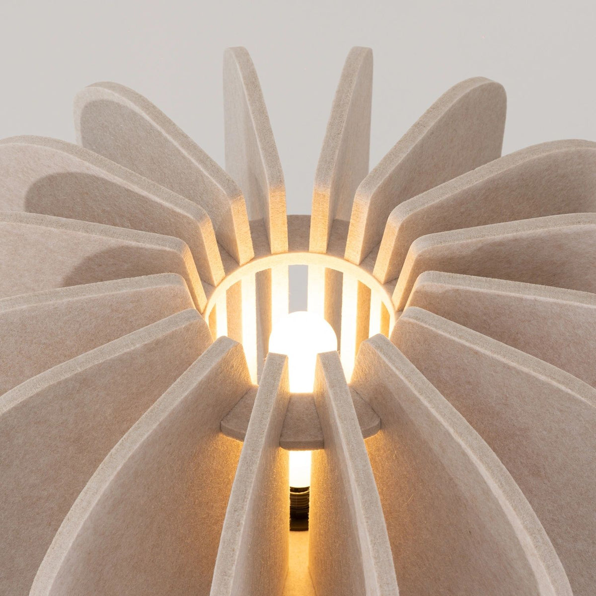 
Design Stehlampe „Mula" - Beige/Schwarz
