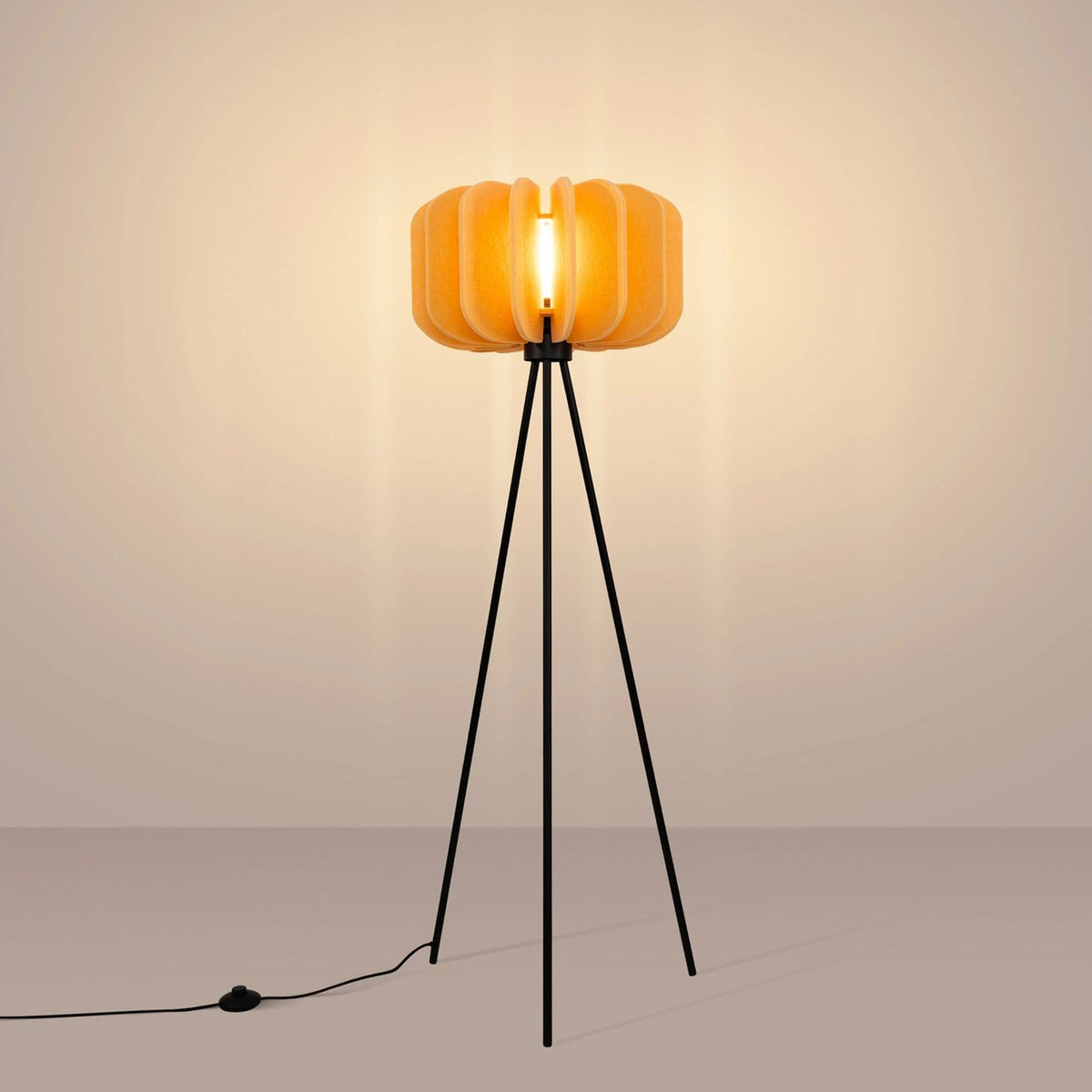 
Design Stehlampe „Mula" - Gelb/Schwarz