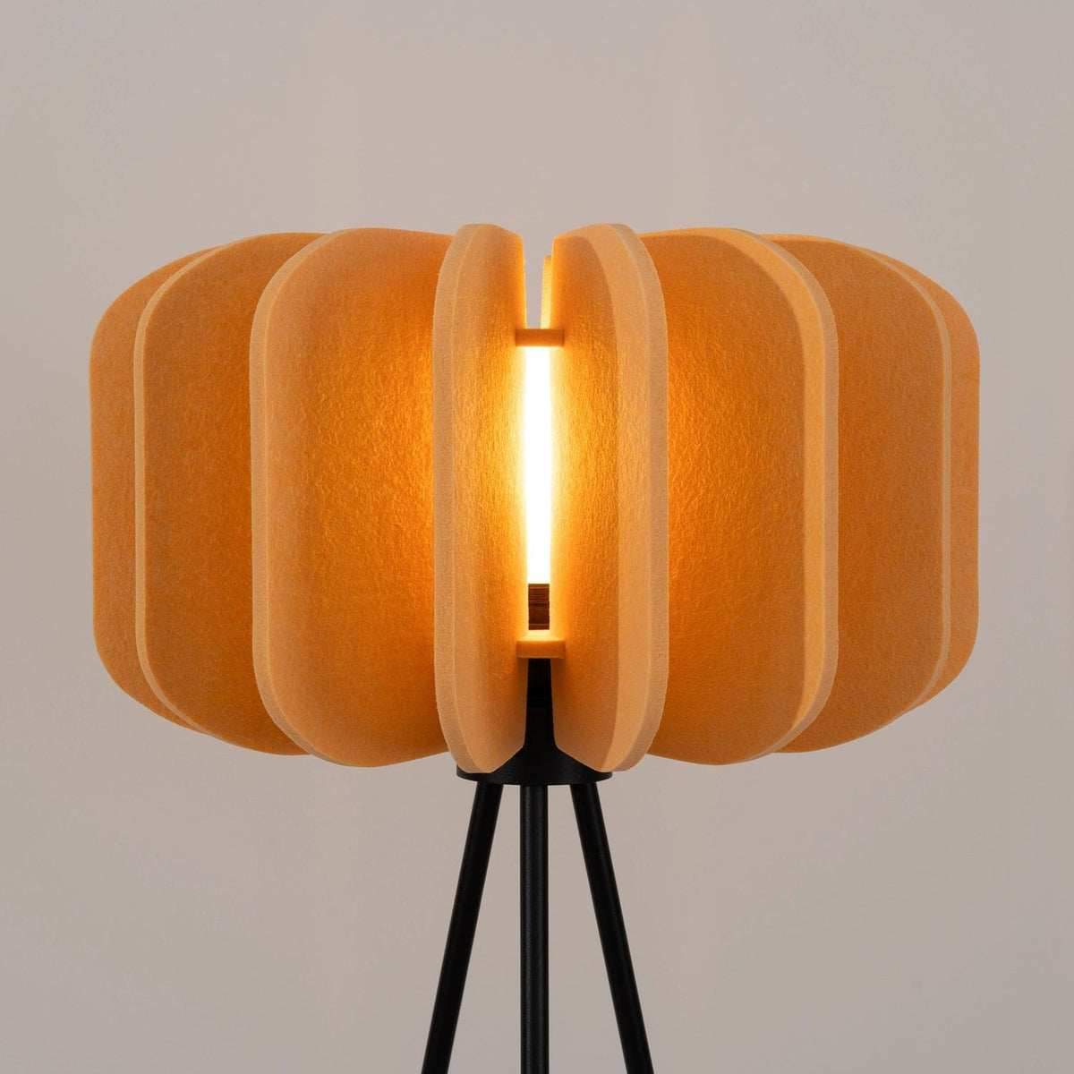 
Design Stehlampe „Mula" - Gelb/Schwarz