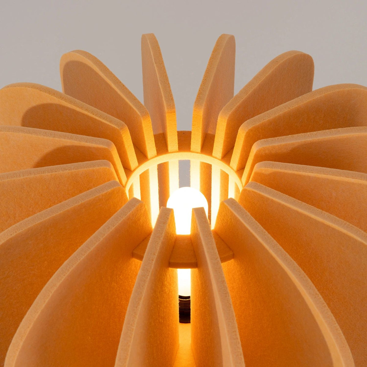 
Design Stehlampe „Mula" - Gelb/Schwarz