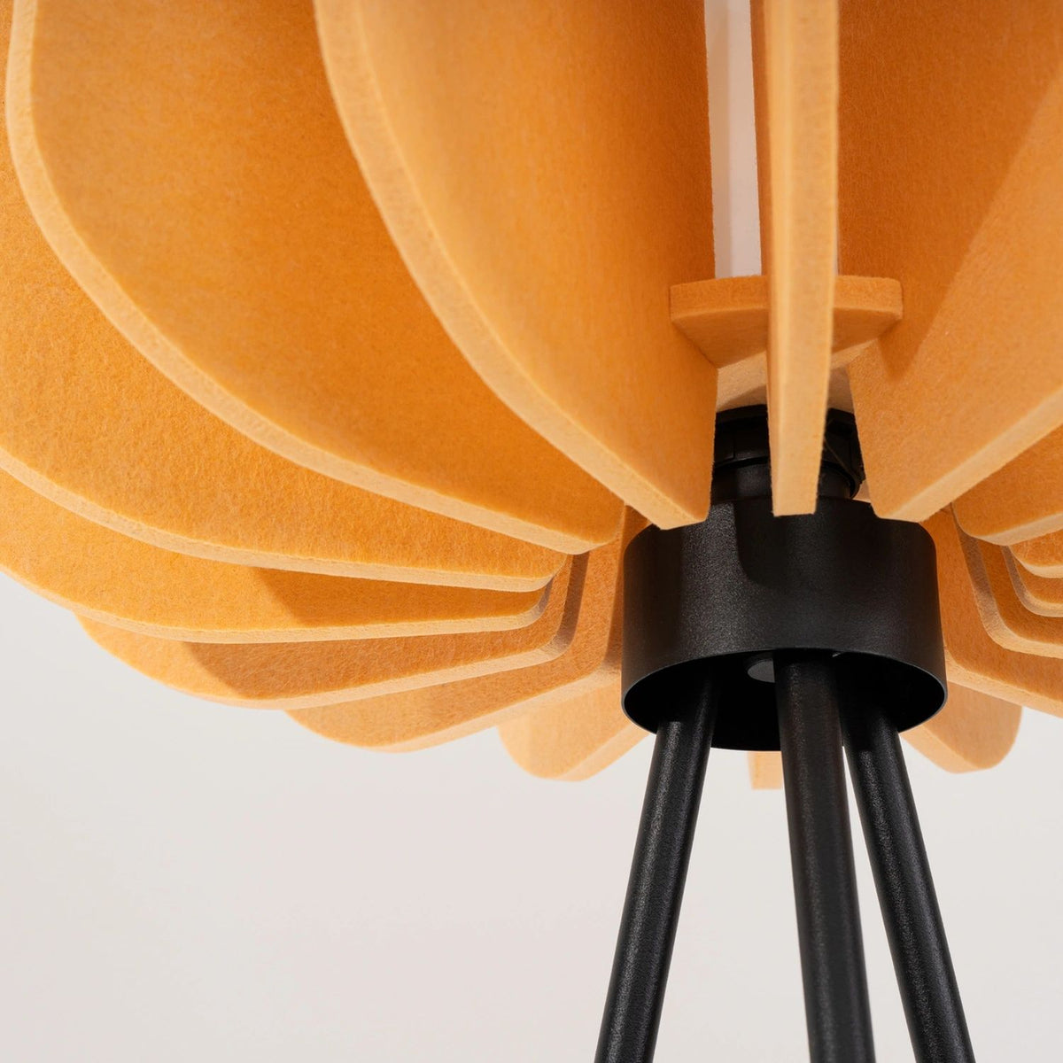 
Design Stehlampe „Mula" - Gelb/Schwarz