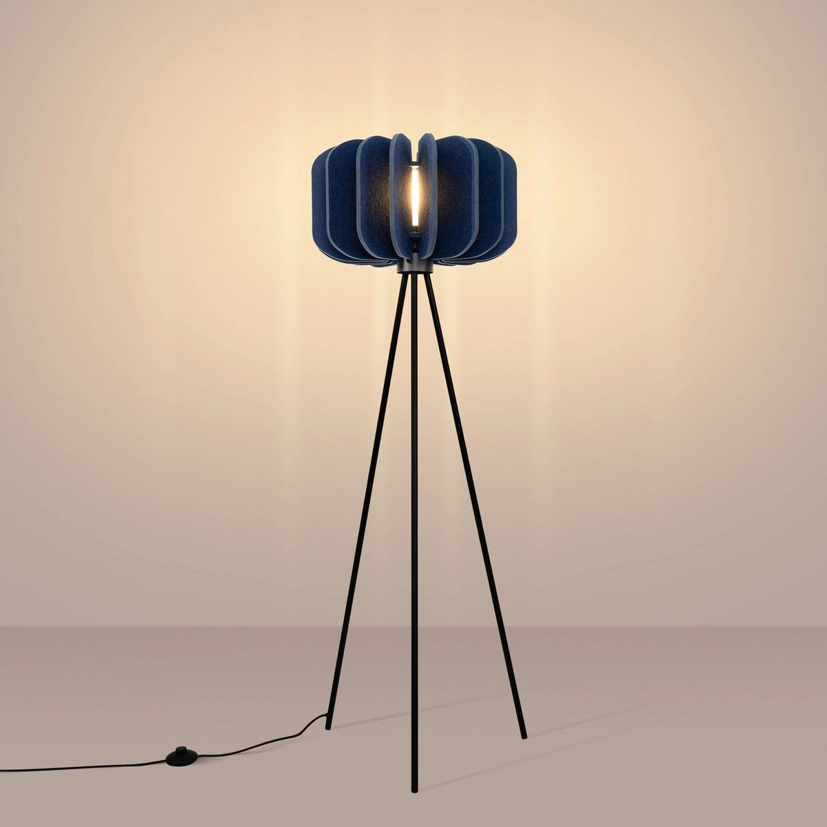 
Design Stehlampe „Mula" - Marineblau/Schwarz