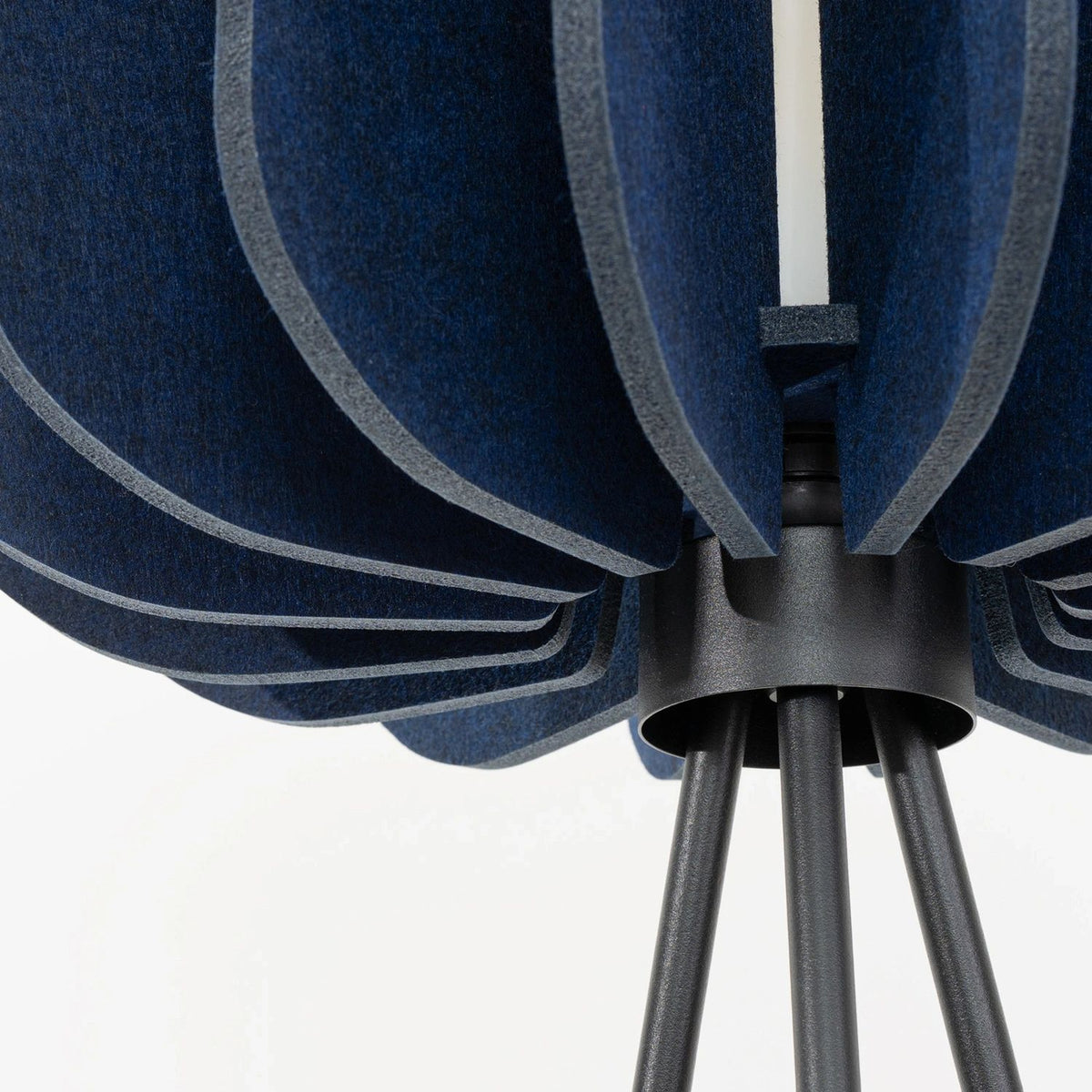 
Design Stehlampe „Mula" - Marineblau/Schwarz