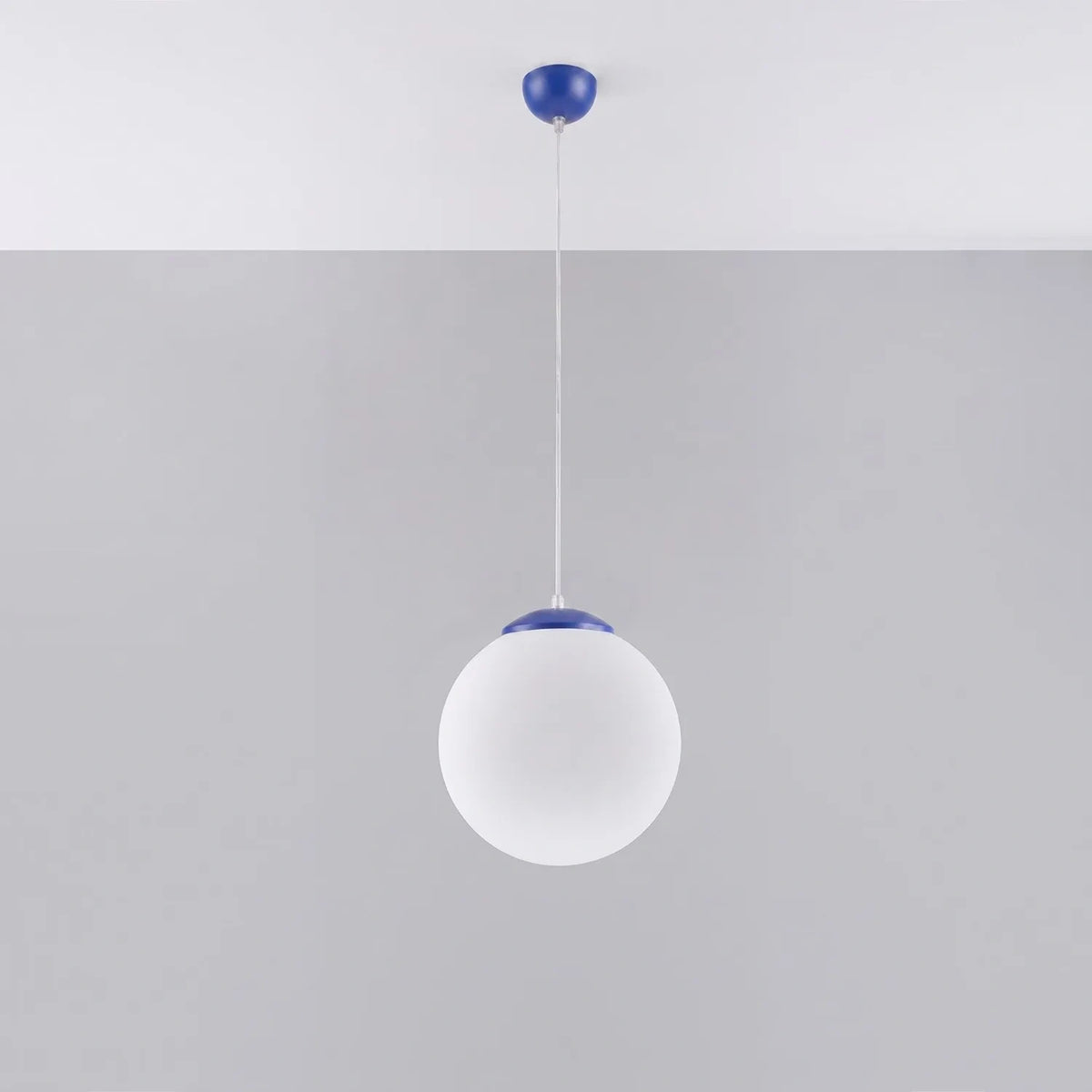 
Design Pendellampe „Ugo“ Ø 30 cm - Weiss / Ultramarine