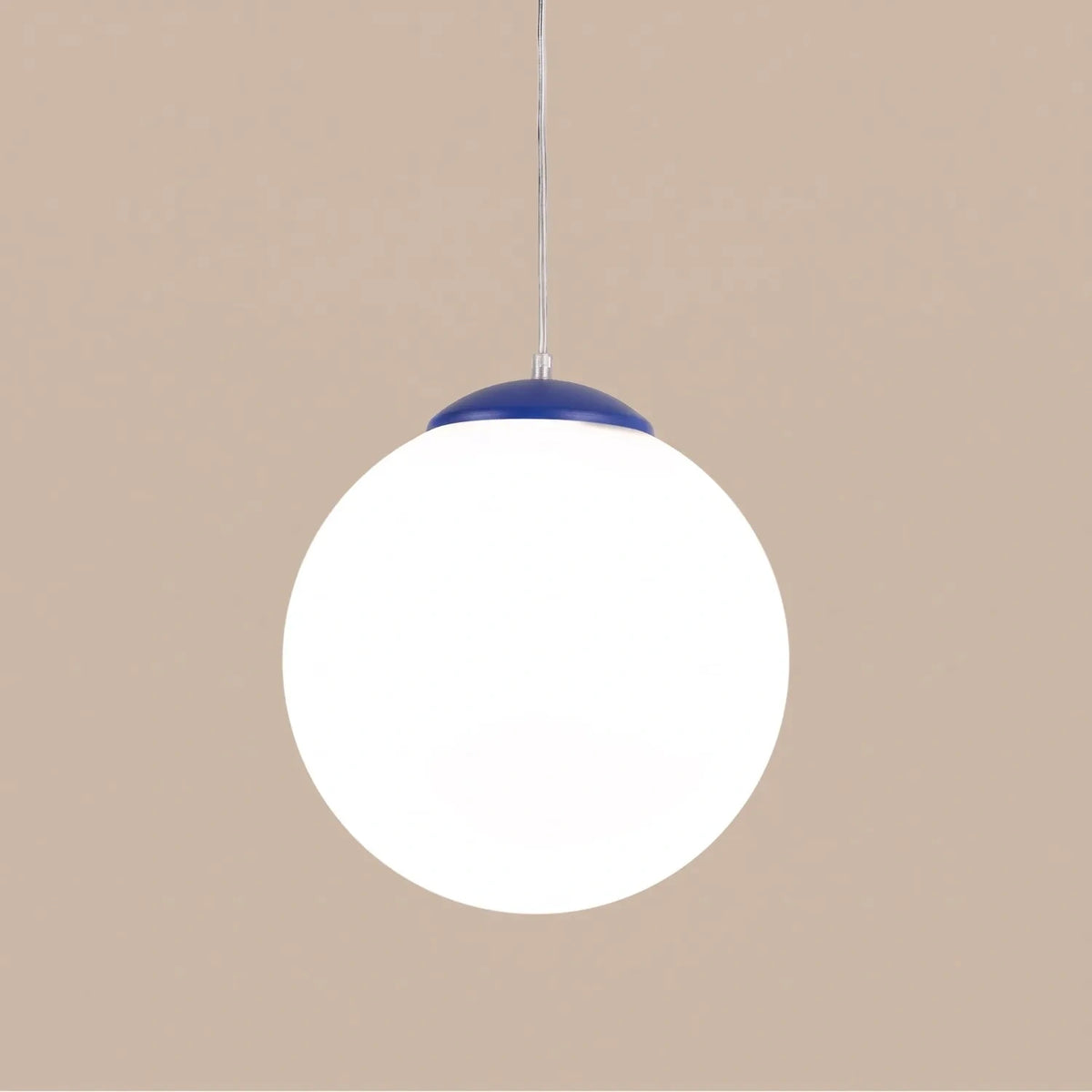 
Design Pendellampe „Ugo“ Ø 30 cm - Weiss / Ultramarine