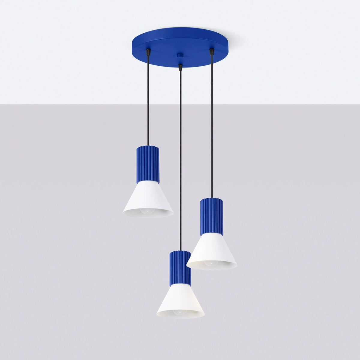 
Lampada a sospensione di design „Estria“ a 3 luci - Bianco/Ultramarino