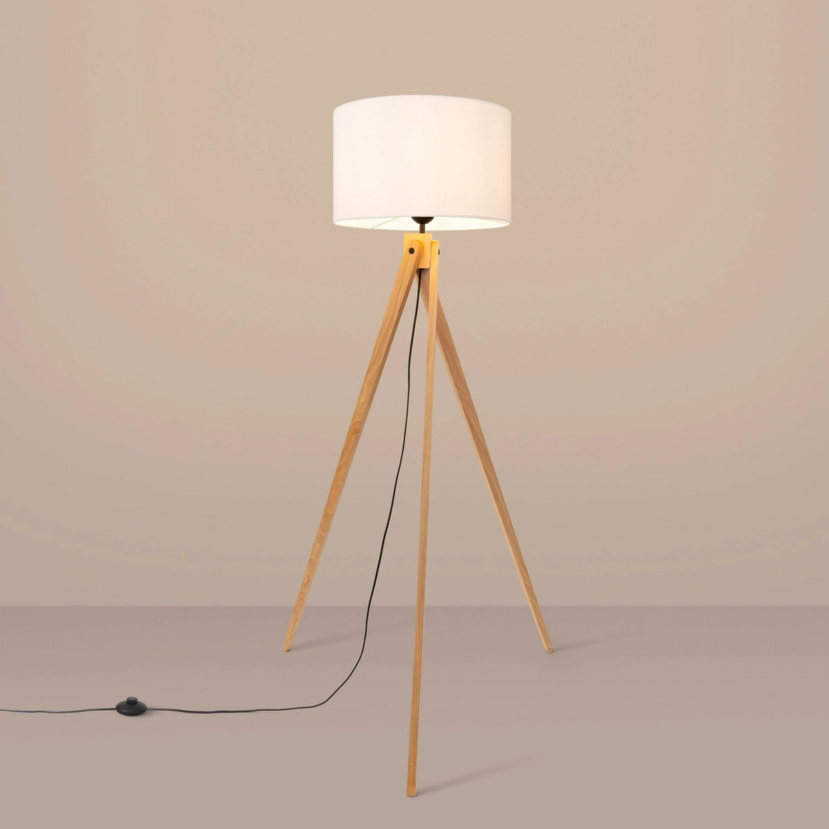 
Design Stehlampe "Natt" - Weiss/Naturfarbenes Holz