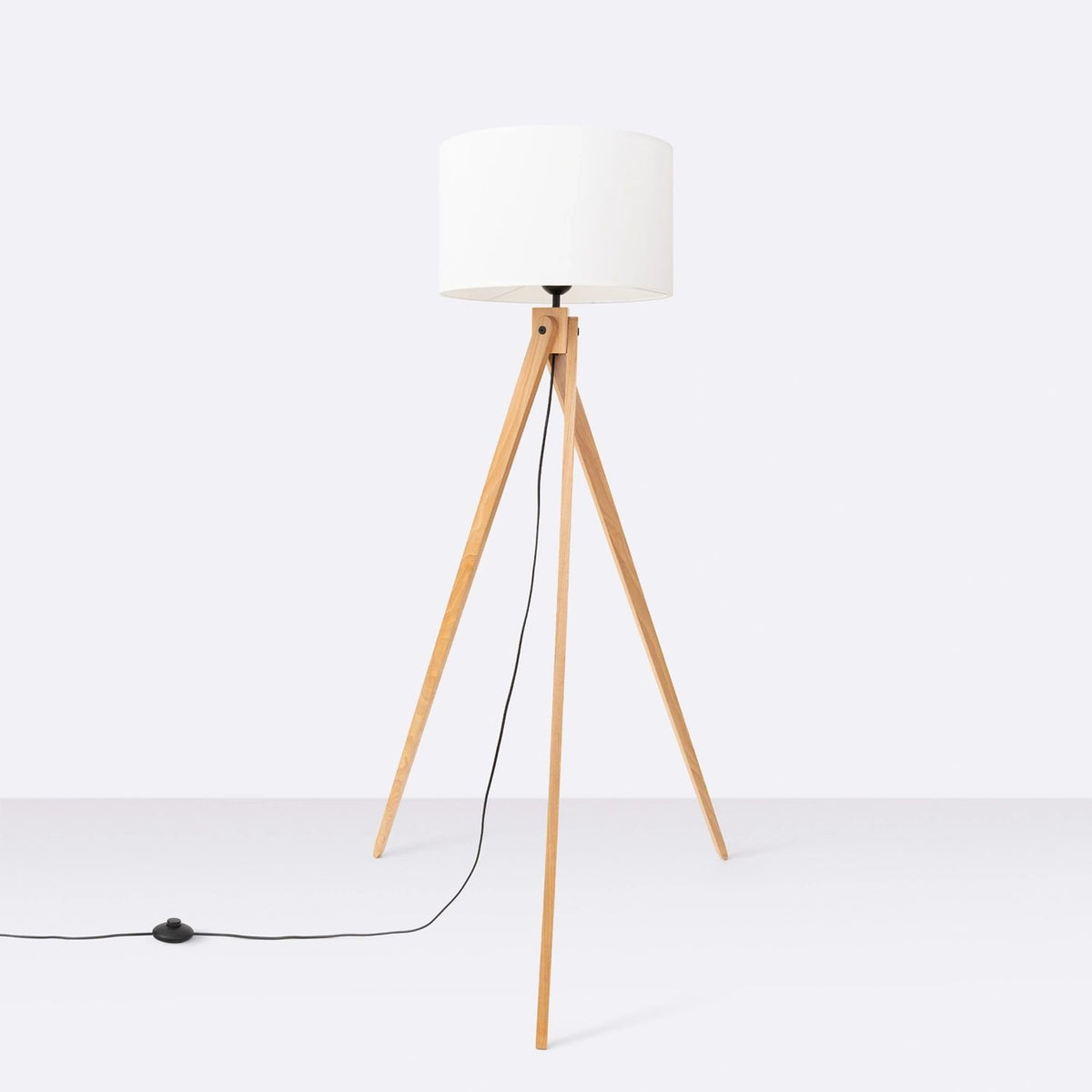 
Design Stehlampe "Natt" - Weiss/Naturfarbenes Holz