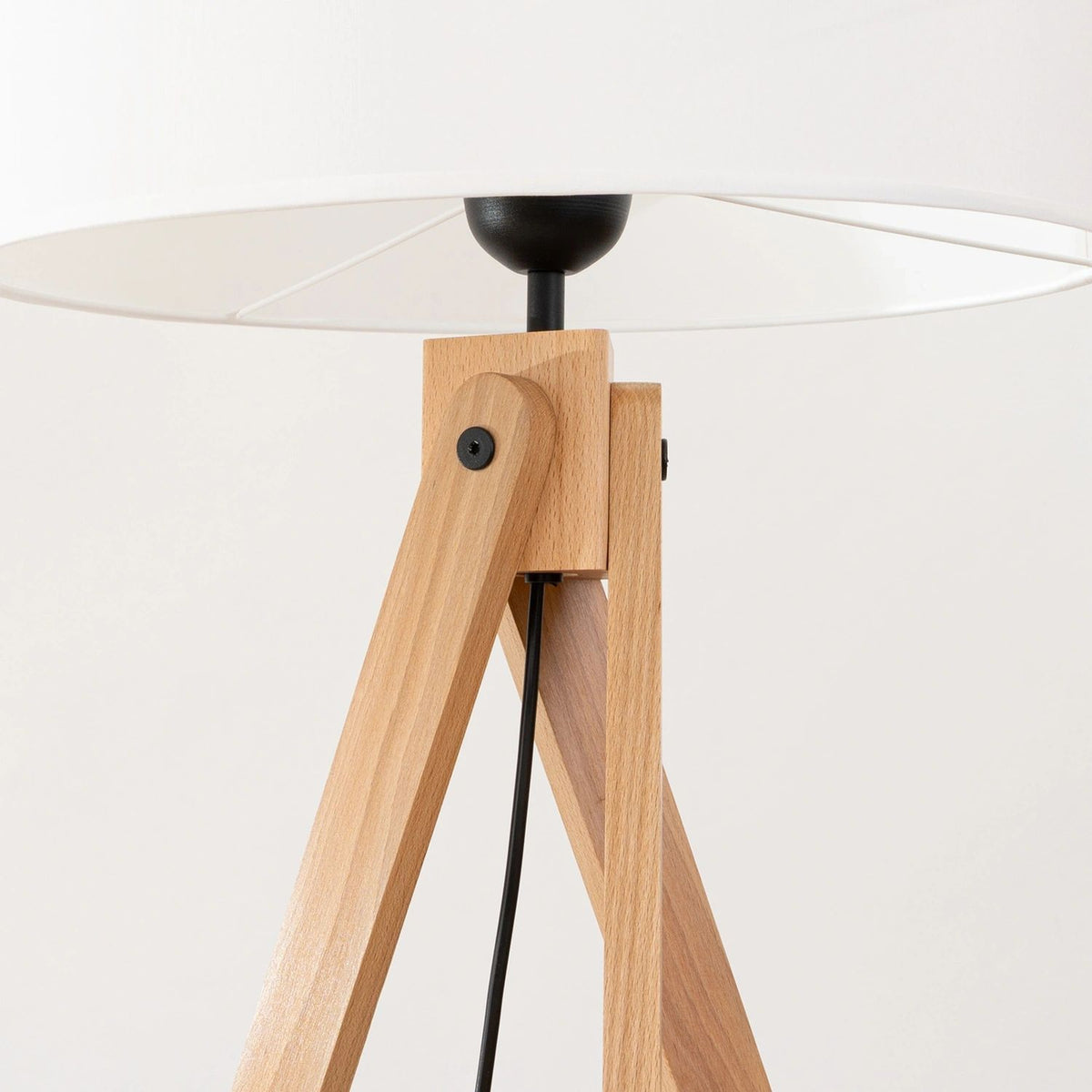 
Design Stehlampe "Natt" - Weiss/Naturfarbenes Holz