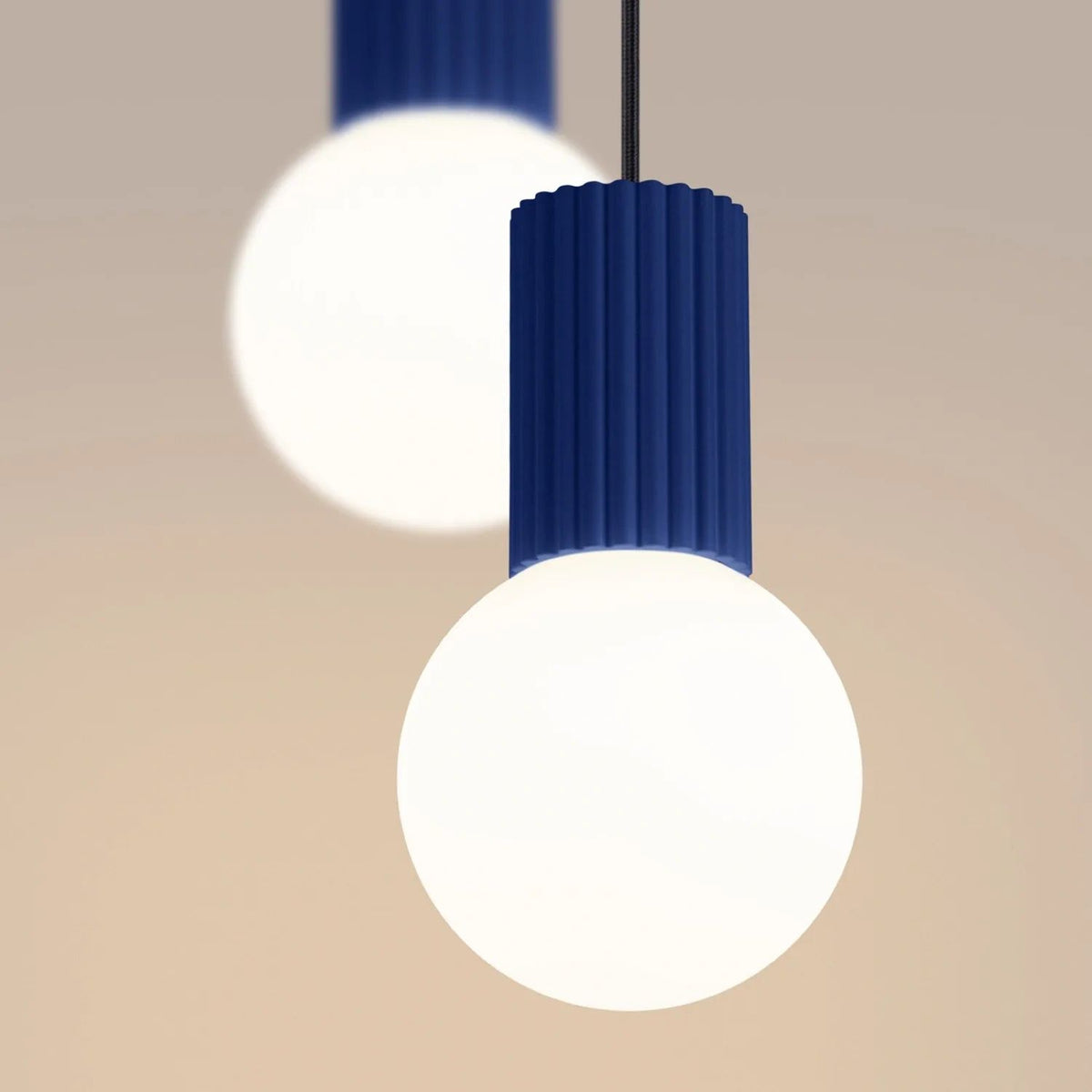 
Design Pendellampe „Halo“, 2-flammig - Ultramarine