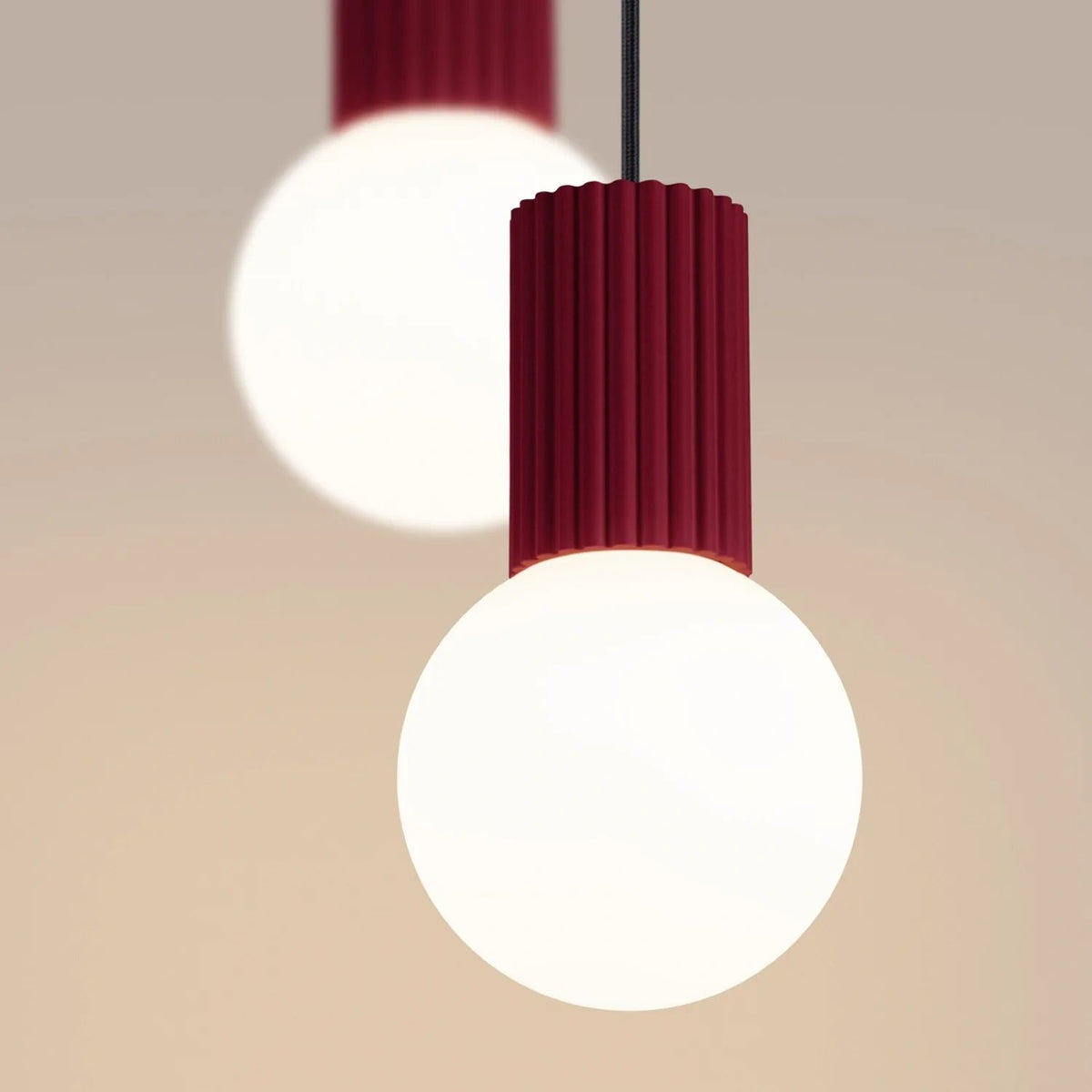 
Design Pendellampe „Halo“, 2-flammig - Burgundrot