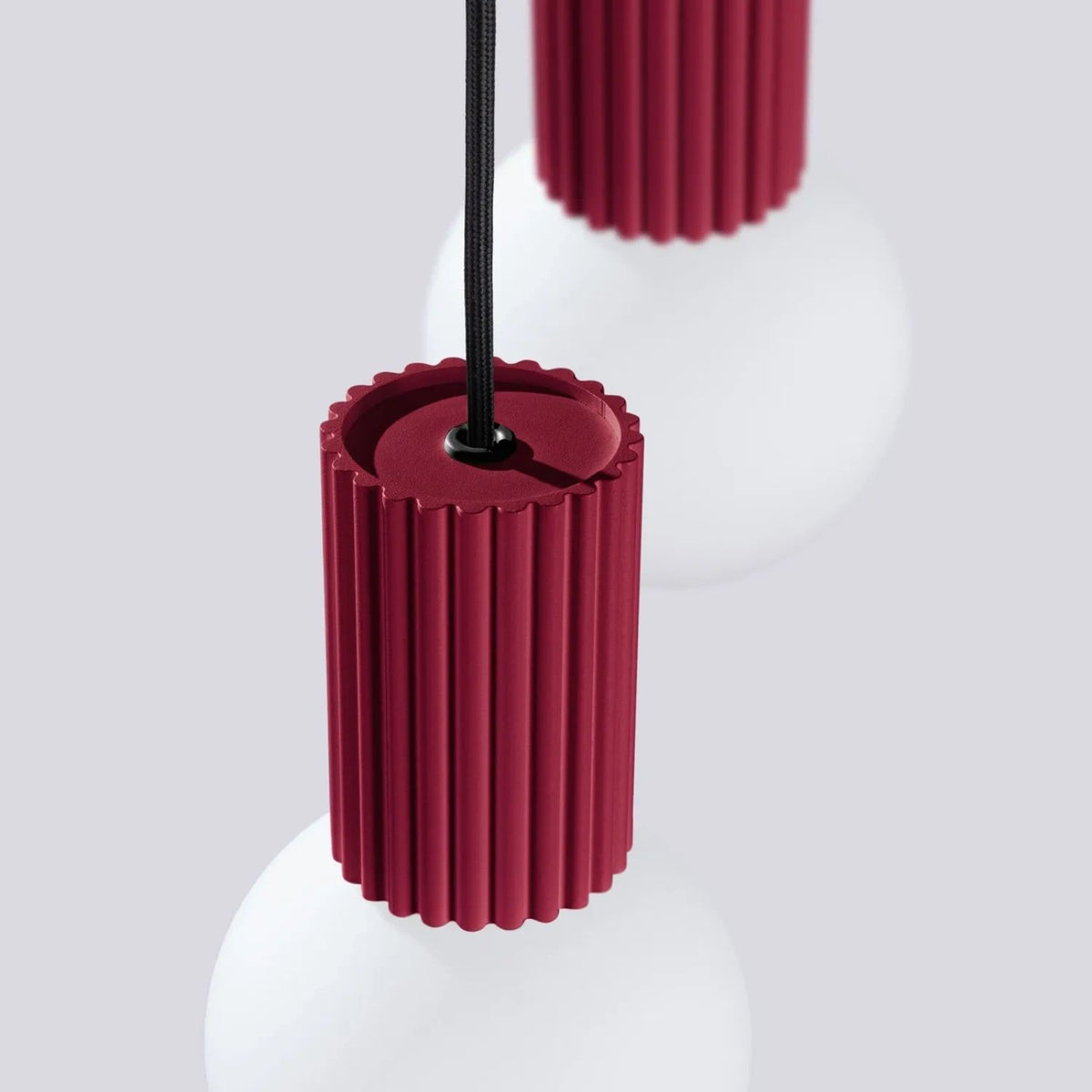 
Design Pendellampe „Halo“, 2-flammig - Burgundrot