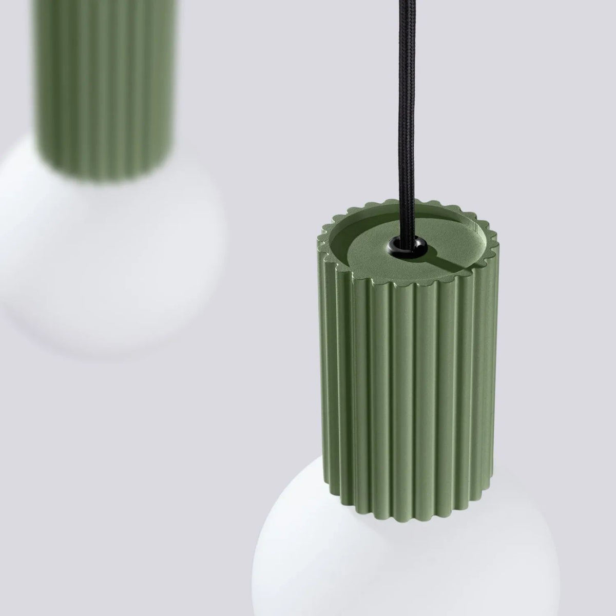 
Design Pendellampe „Halo II“, 2-flammig - Olivgrün