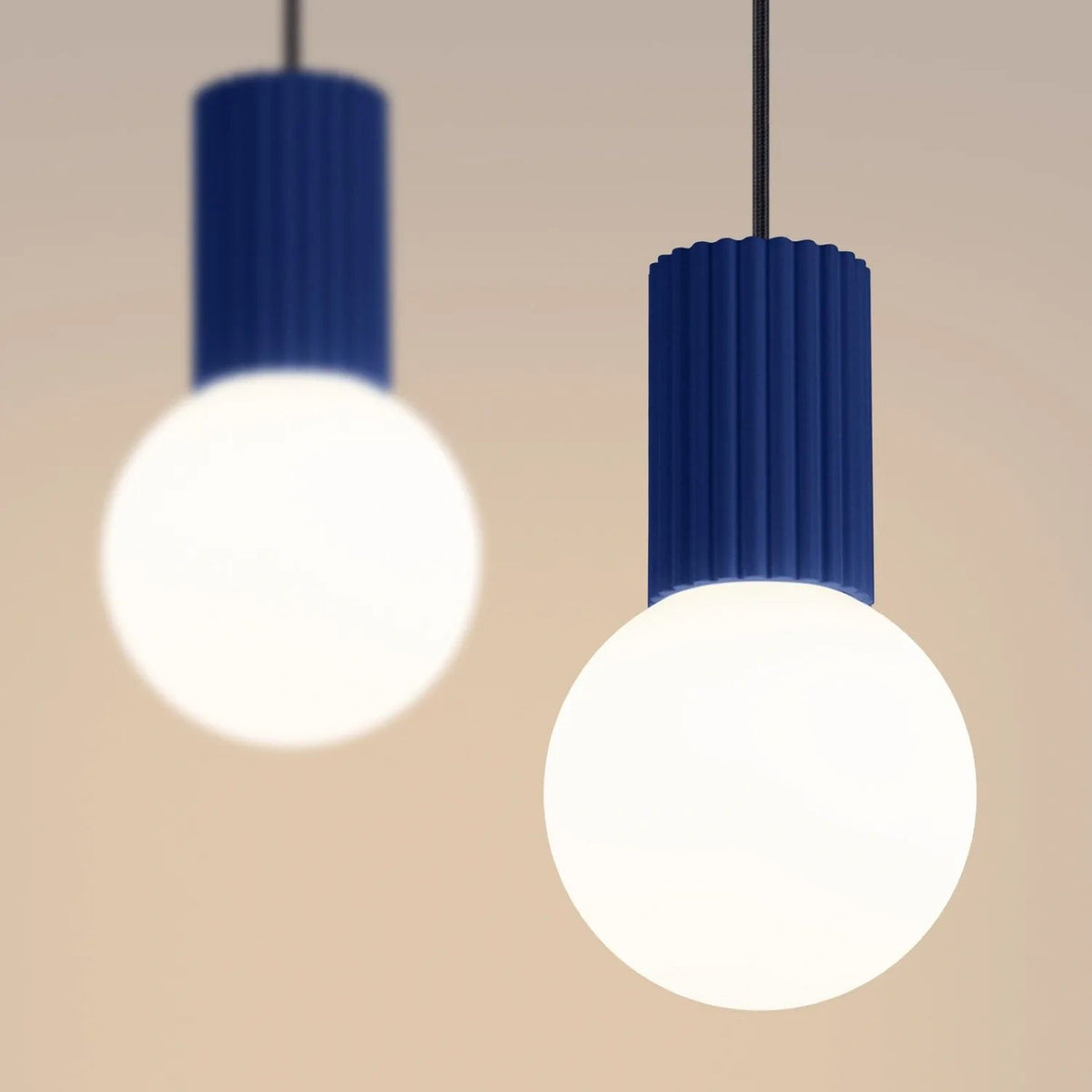 
Design Pendellampe „Halo II“, 2-flammig - Ultramarine