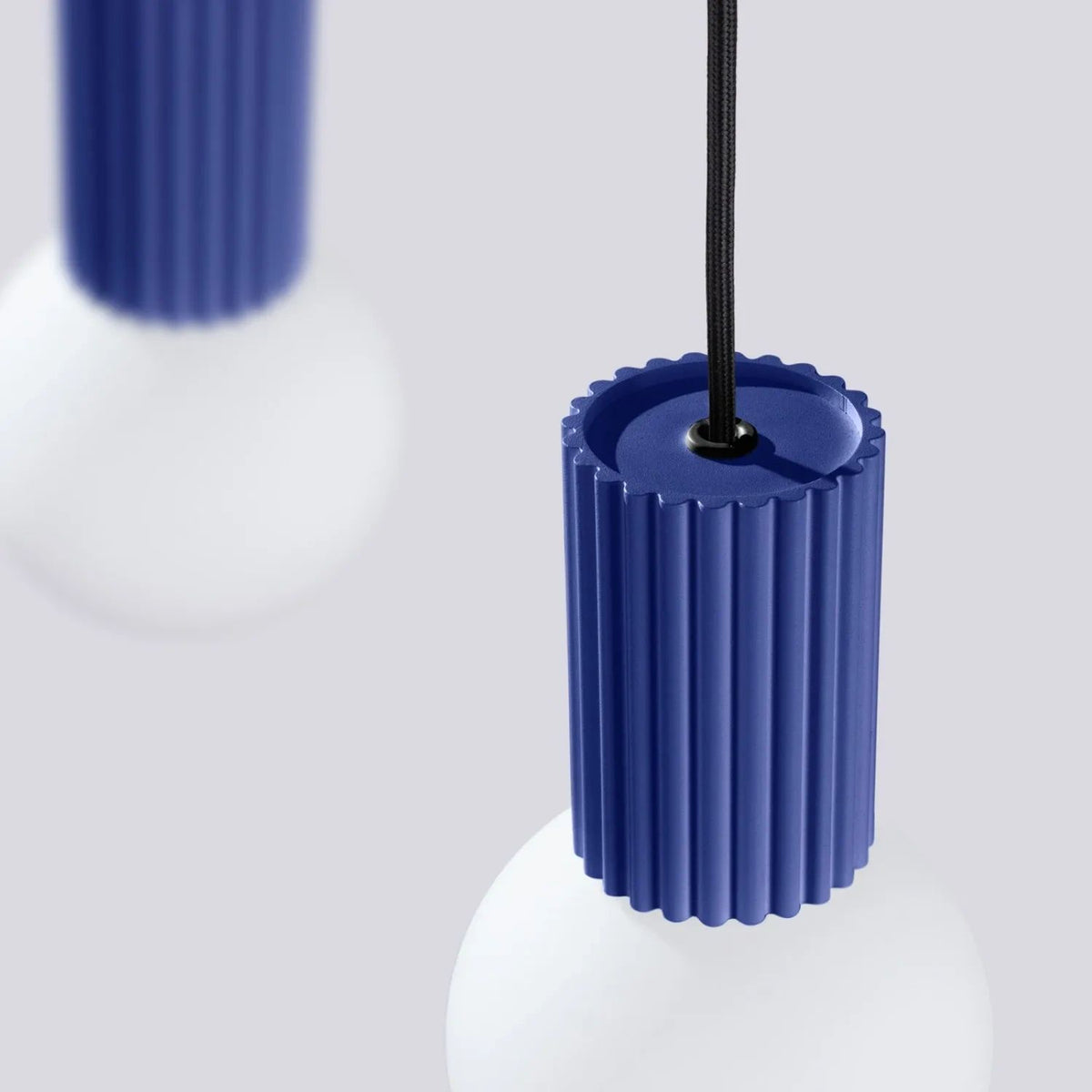 
Design Pendellampe „Halo II“, 2-flammig - Ultramarine