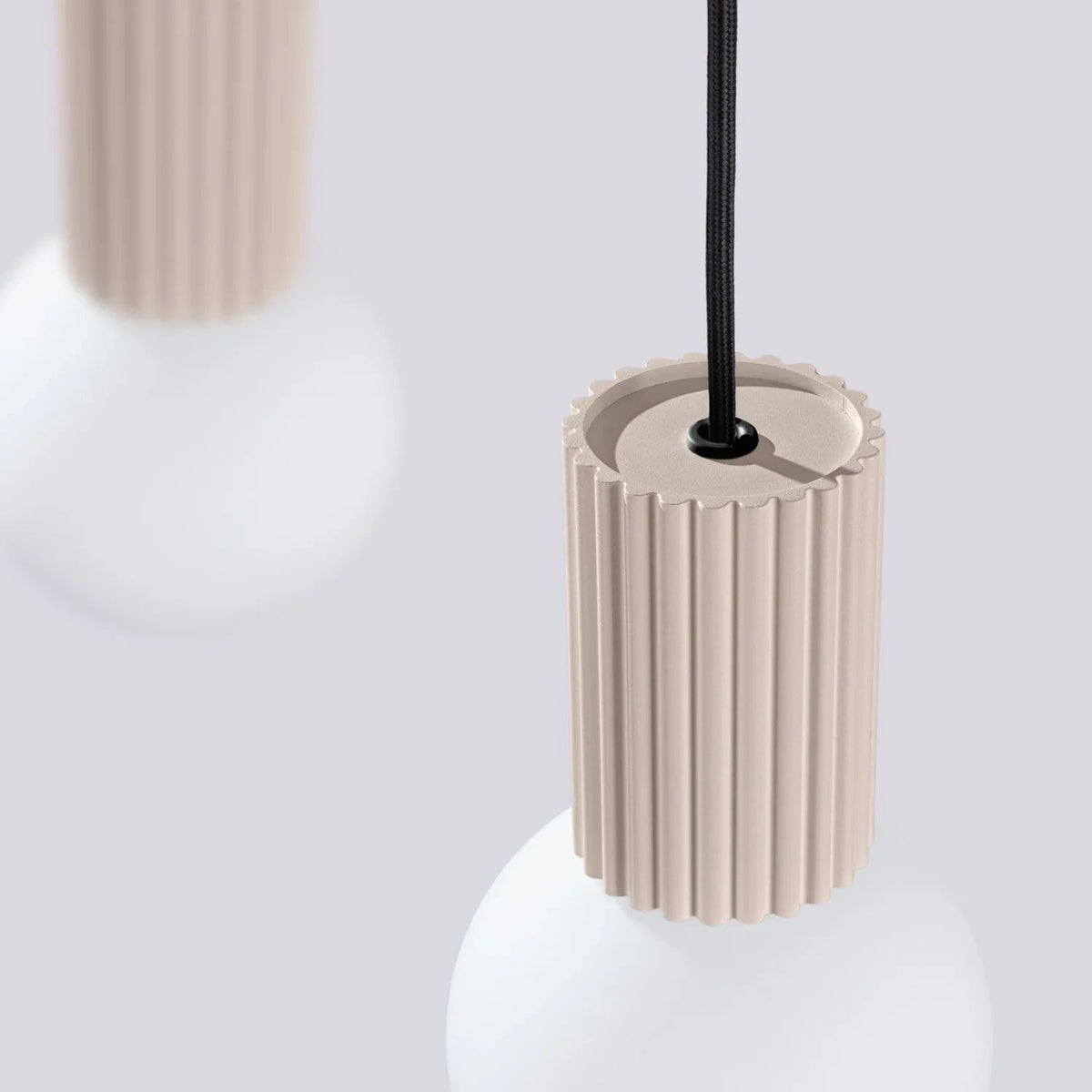 
Design Pendellampe „Halo II“, 2-flammig - Taupe