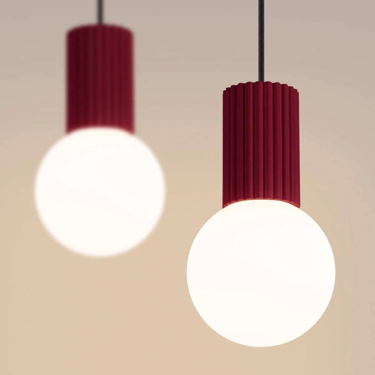 
Design Pendellampe „Halo II“, 2-flammig - Burgundrot