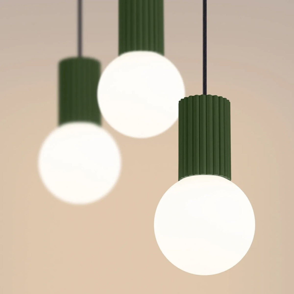 
Design Pendellampe „Halo II“, 3-flammig - Olivgrün