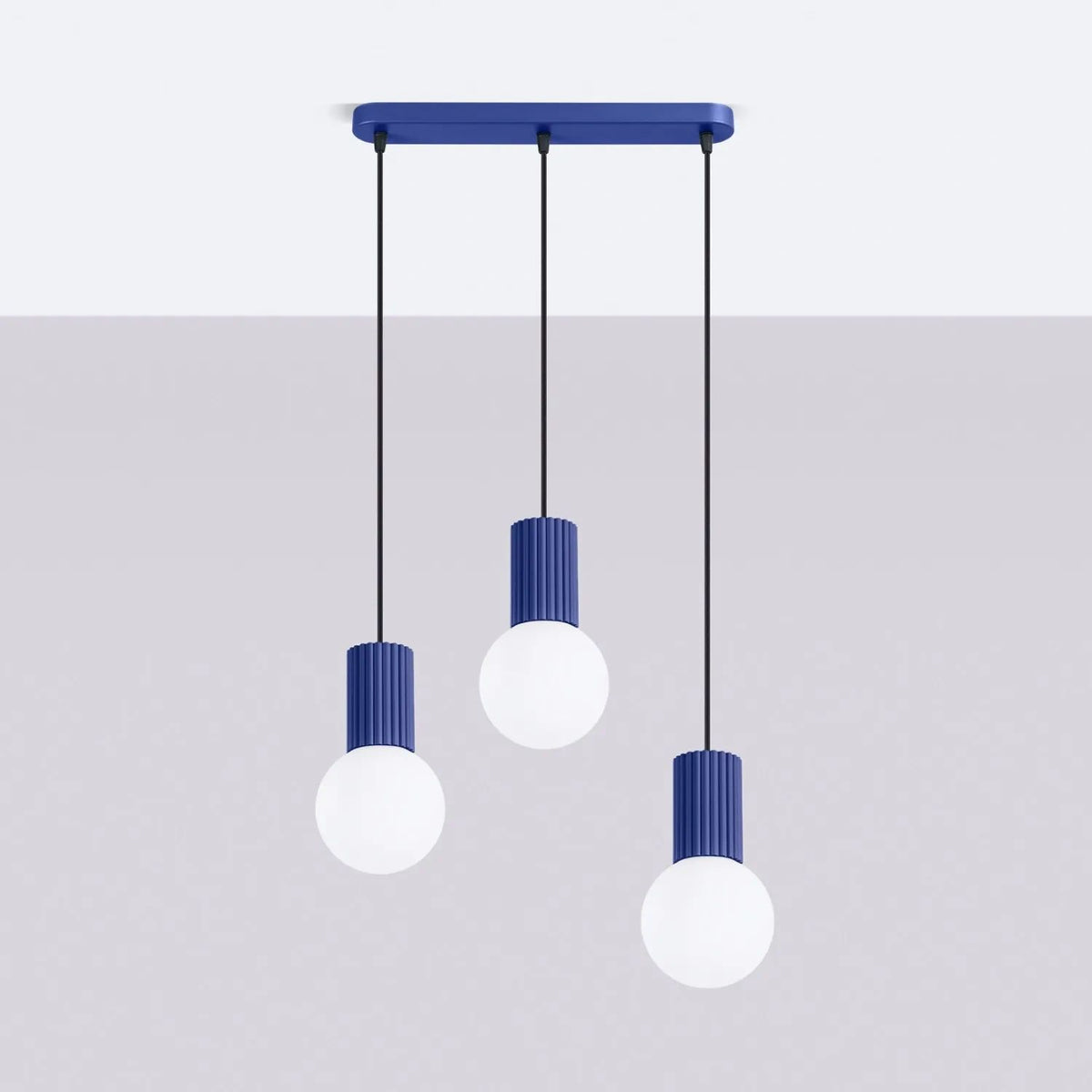 
Design Pendellampe „Halo II“, 3-flammig - Ultramarine