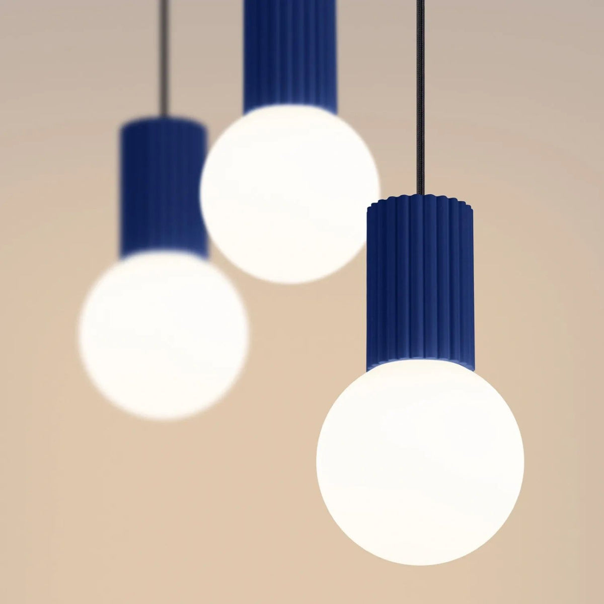 
Design Pendellampe „Halo II“, 3-flammig - Ultramarine