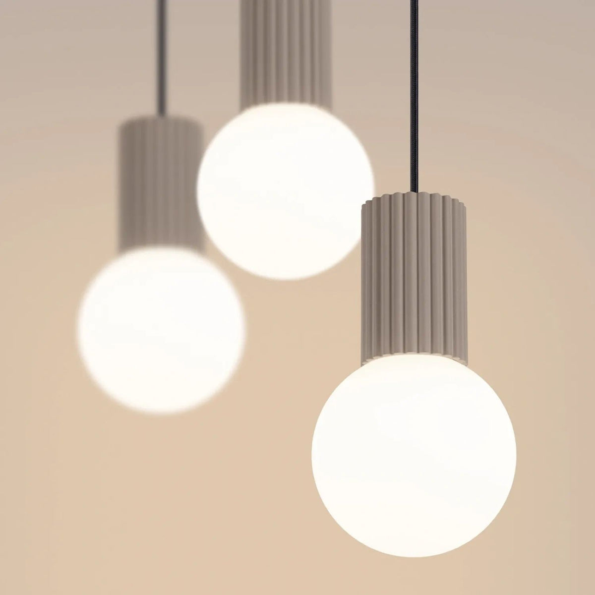 
Design Pendellampe „Halo II“, 3-flammig - Taupe
