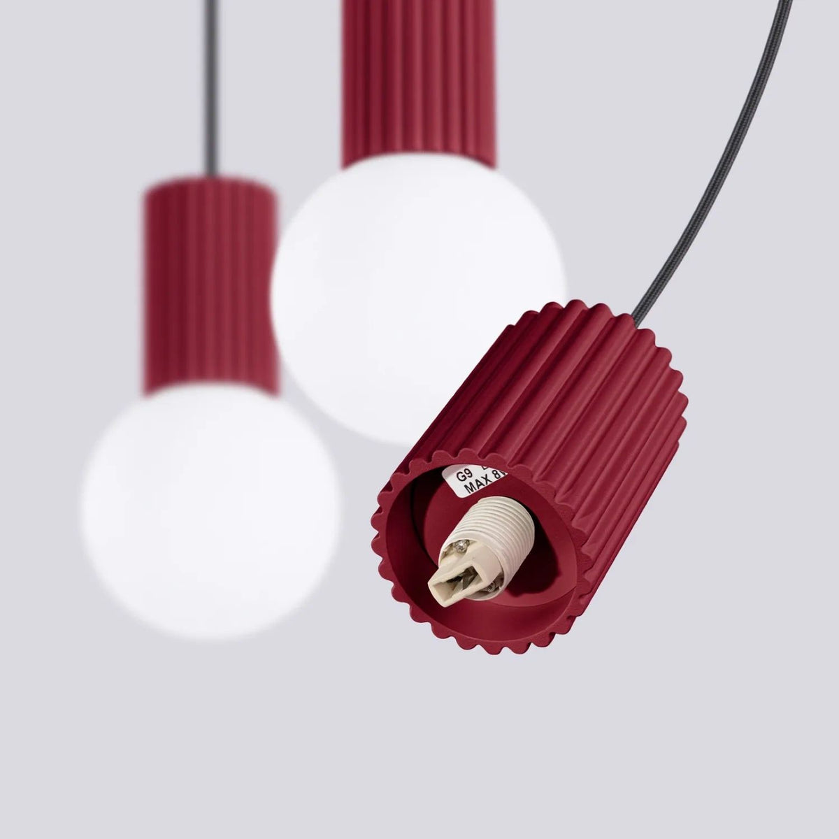 
Design Pendellampe „Halo II“, 3-flammig - Burgundrot